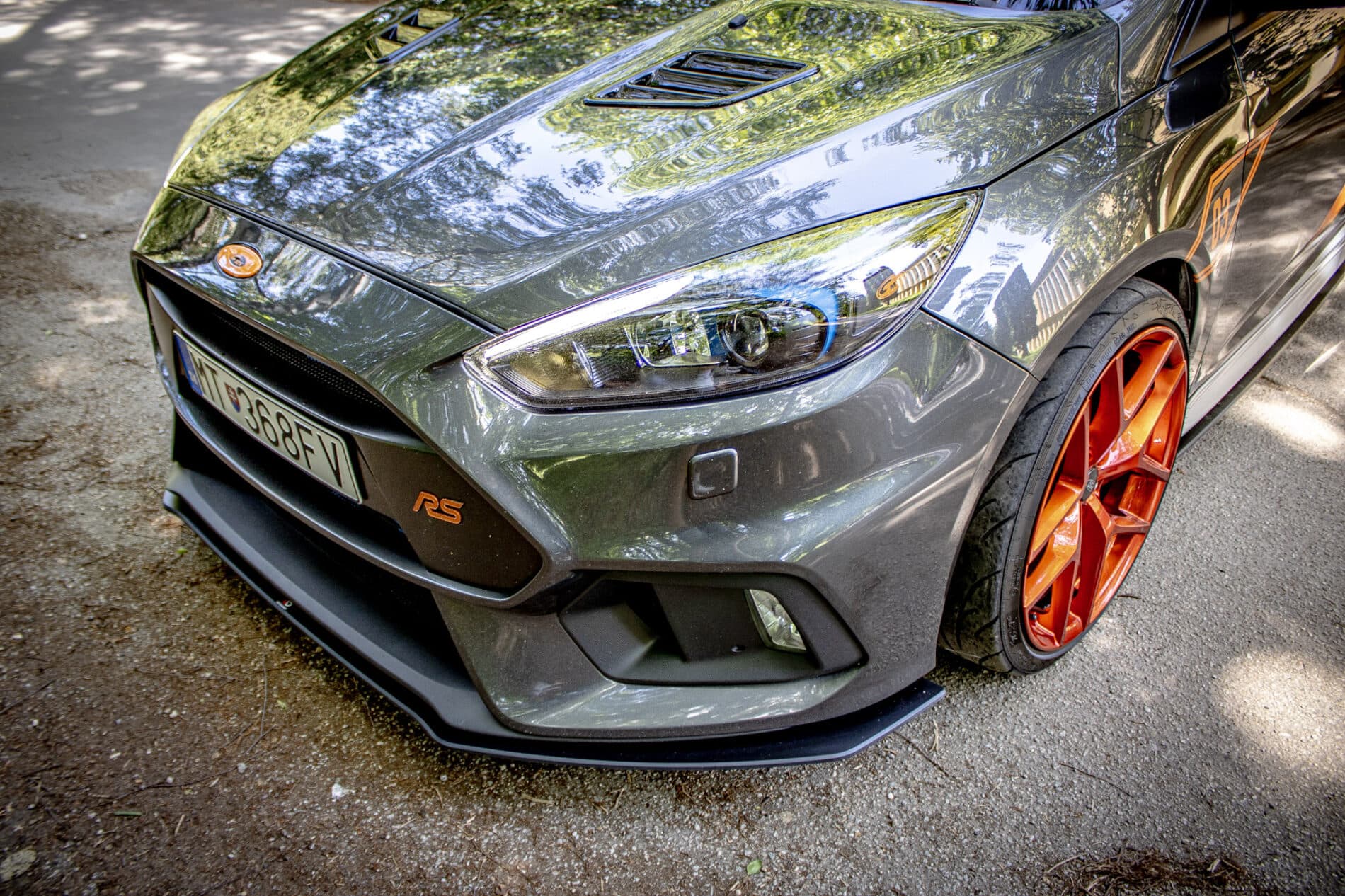 2017 Ford Focus RS, šedá hatchback, 86 326 km