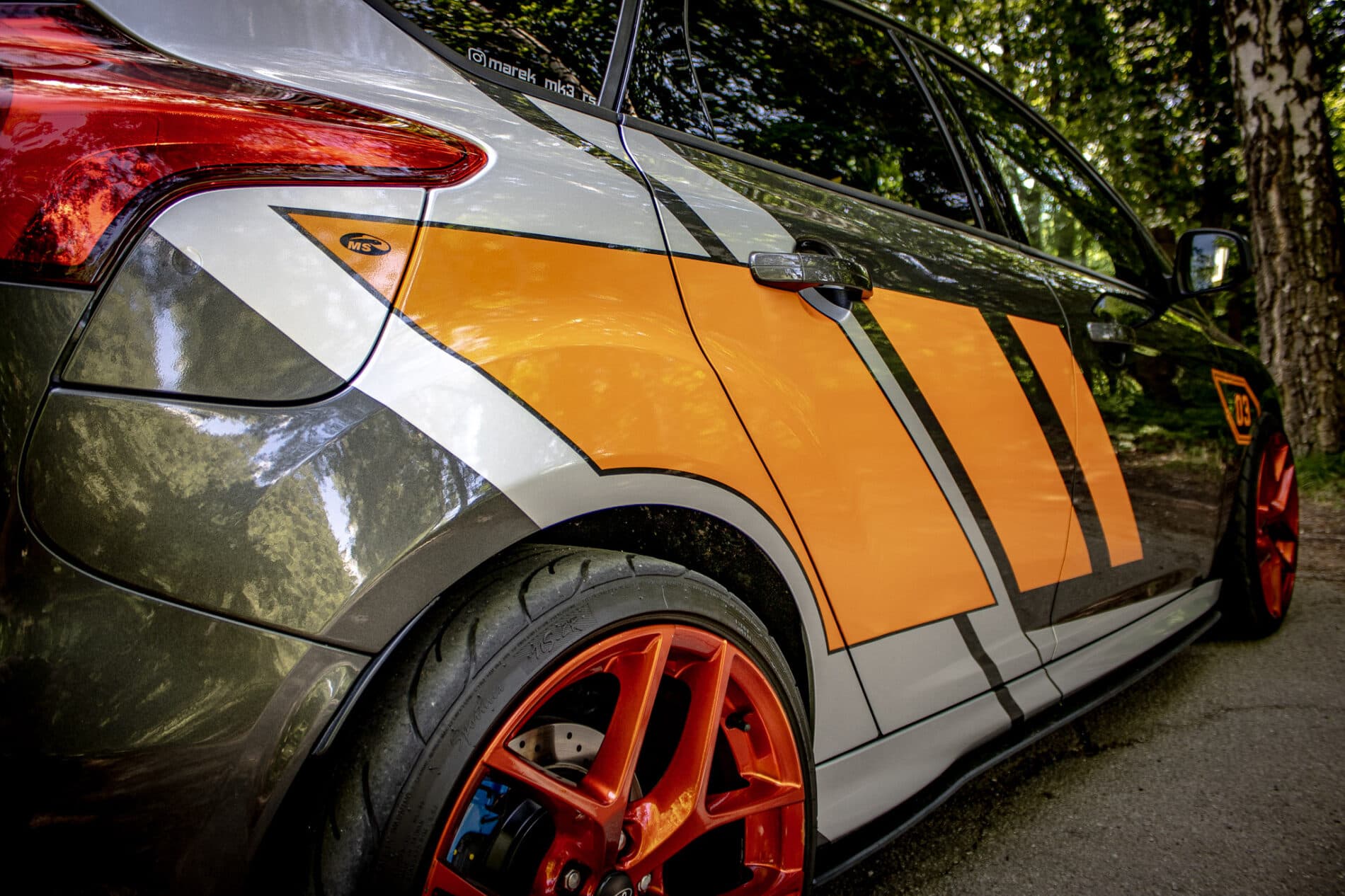 2017 Ford Focus RS, šedá hatchback, 86 326 km