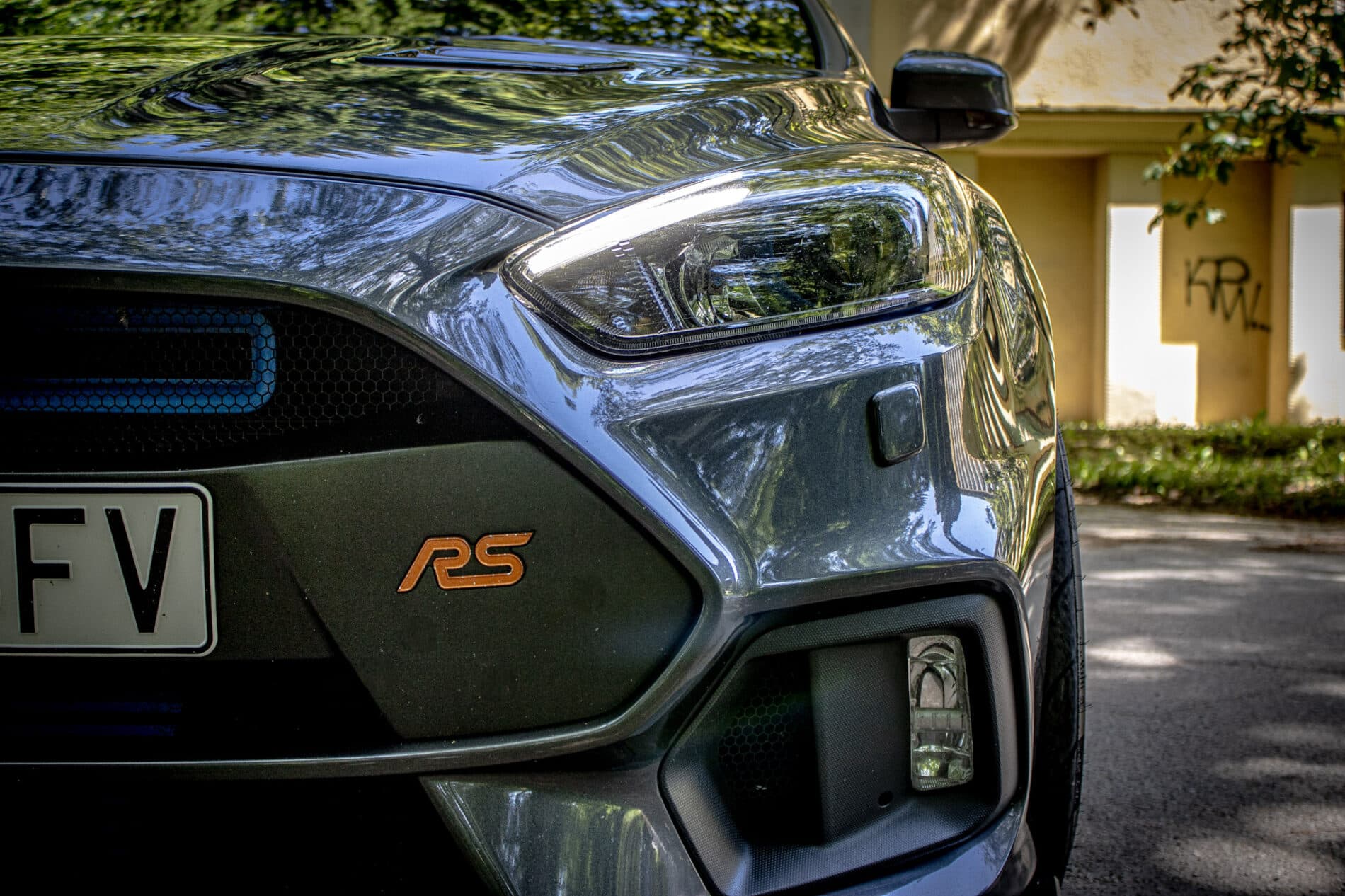 2017 Ford Focus RS, šedá hatchback, 86 326 km