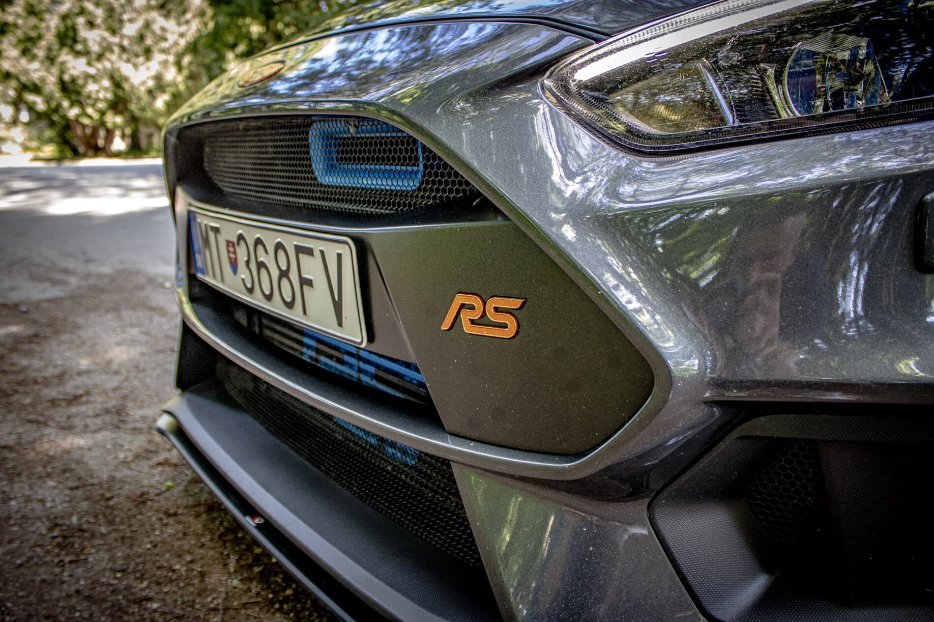 2017 Ford Focus RS, šedá hatchback, 86 326 km