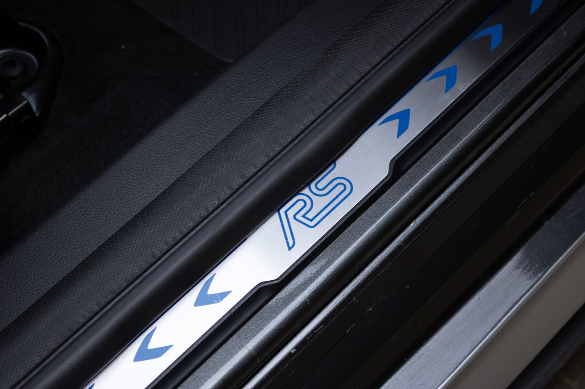 2017 Ford Focus RS, šedá hatchback, 86 326 km