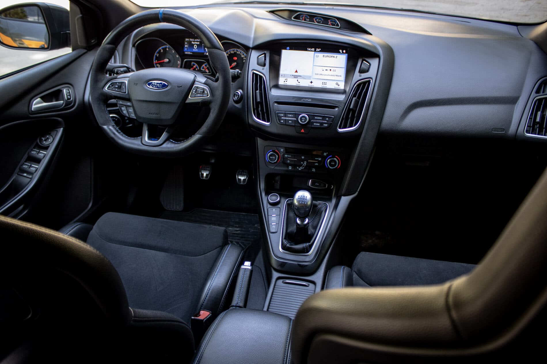 2017 Ford Focus RS, šedá hatchback, 86 326 km