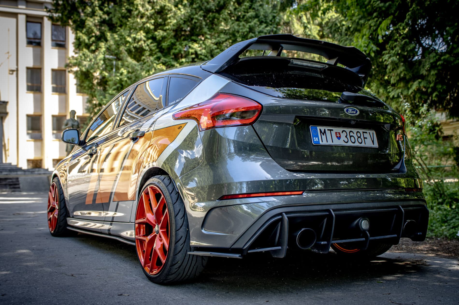 2017 Ford Focus RS, šedá hatchback, 86 326 km