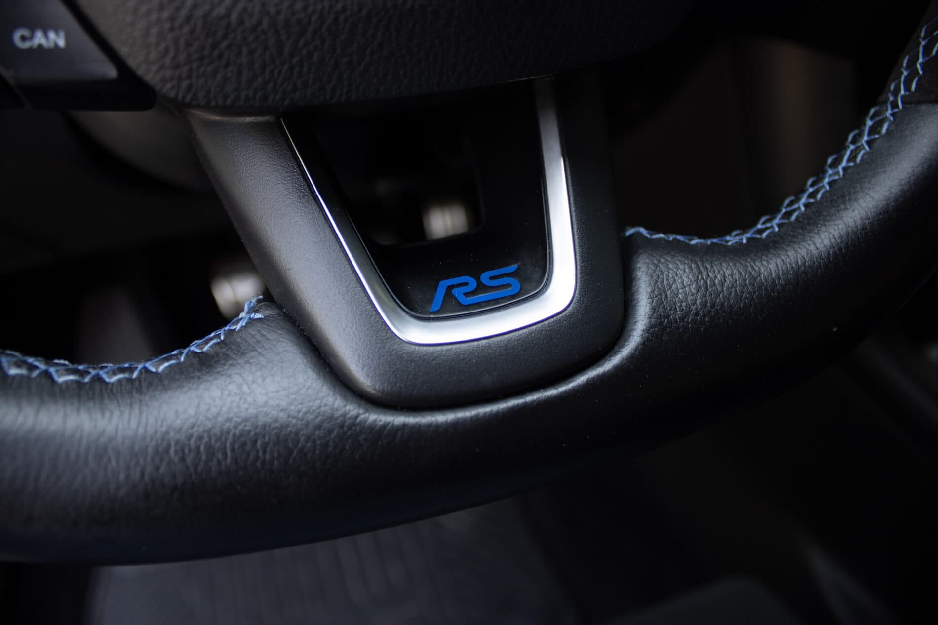 2017 Ford Focus RS, šedá hatchback, 86 326 km