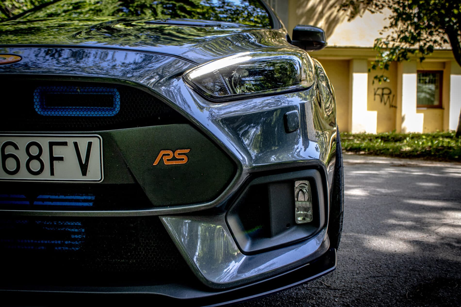 2017 Ford Focus RS, šedá hatchback, 86 326 km