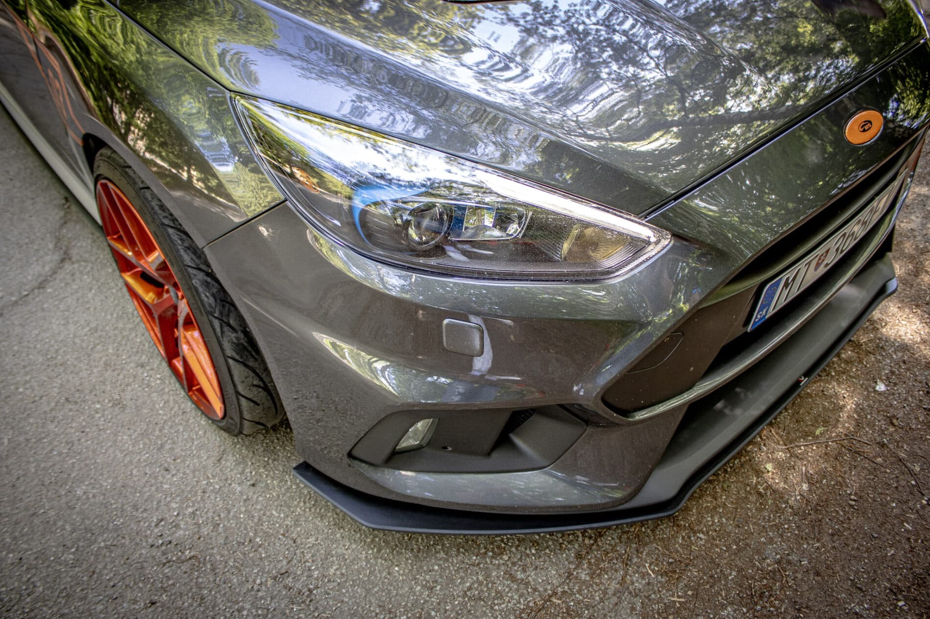 2017 Ford Focus RS, šedá hatchback, 86 326 km