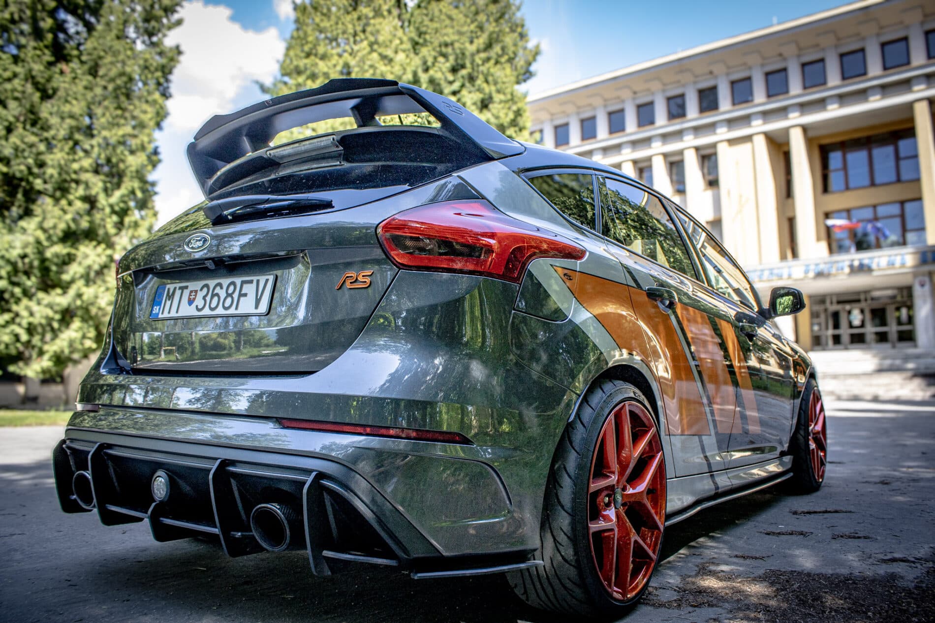 2017 Ford Focus RS, šedá hatchback, 86 326 km