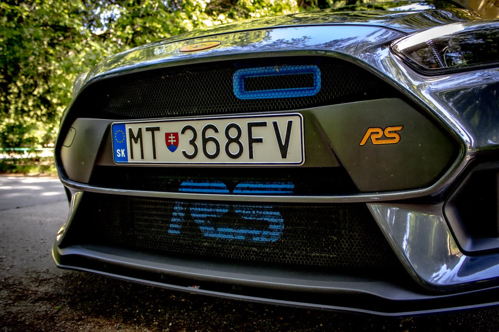 2017 Ford Focus RS, šedá hatchback, 86 326 km