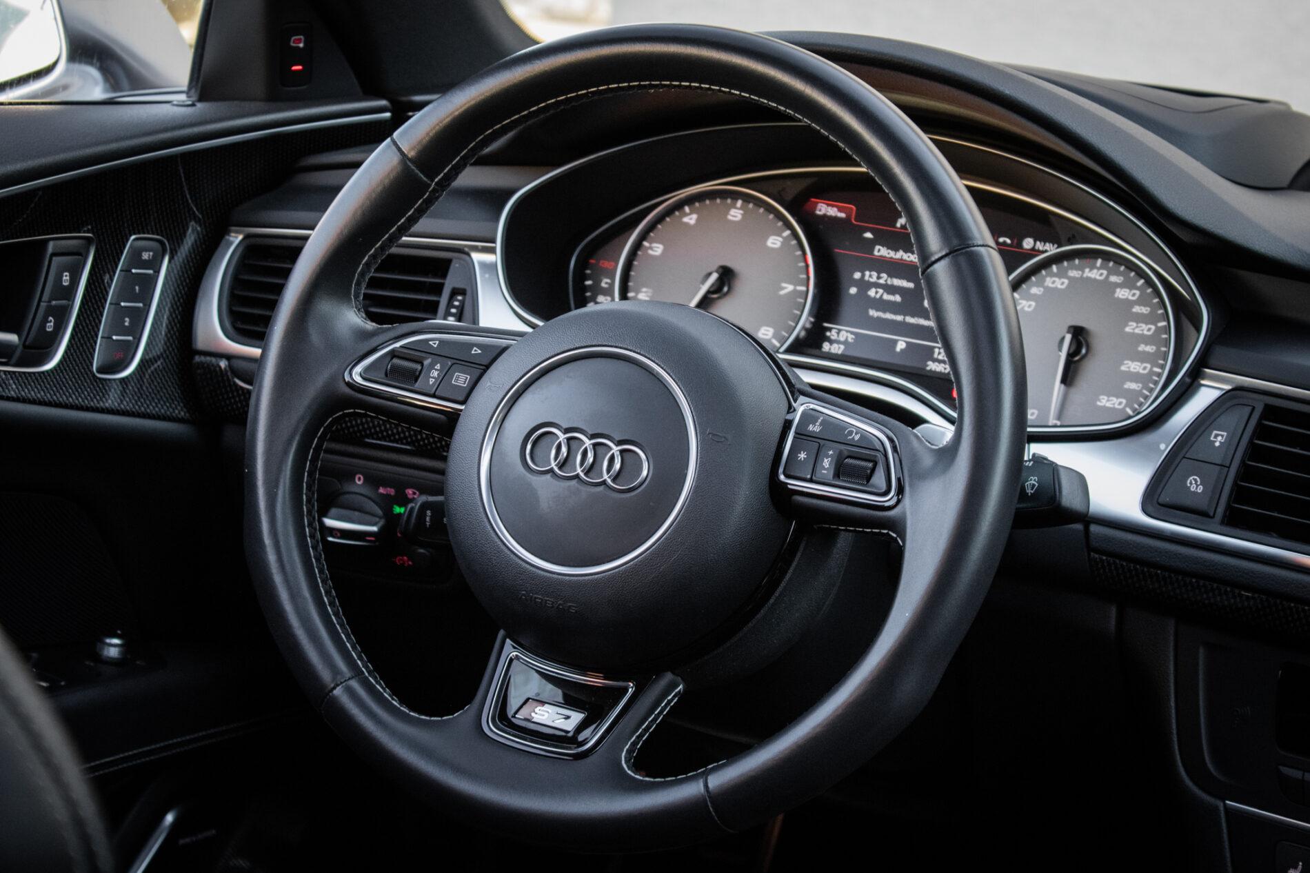 2013 AUDI S7, bílá, 266 276 km