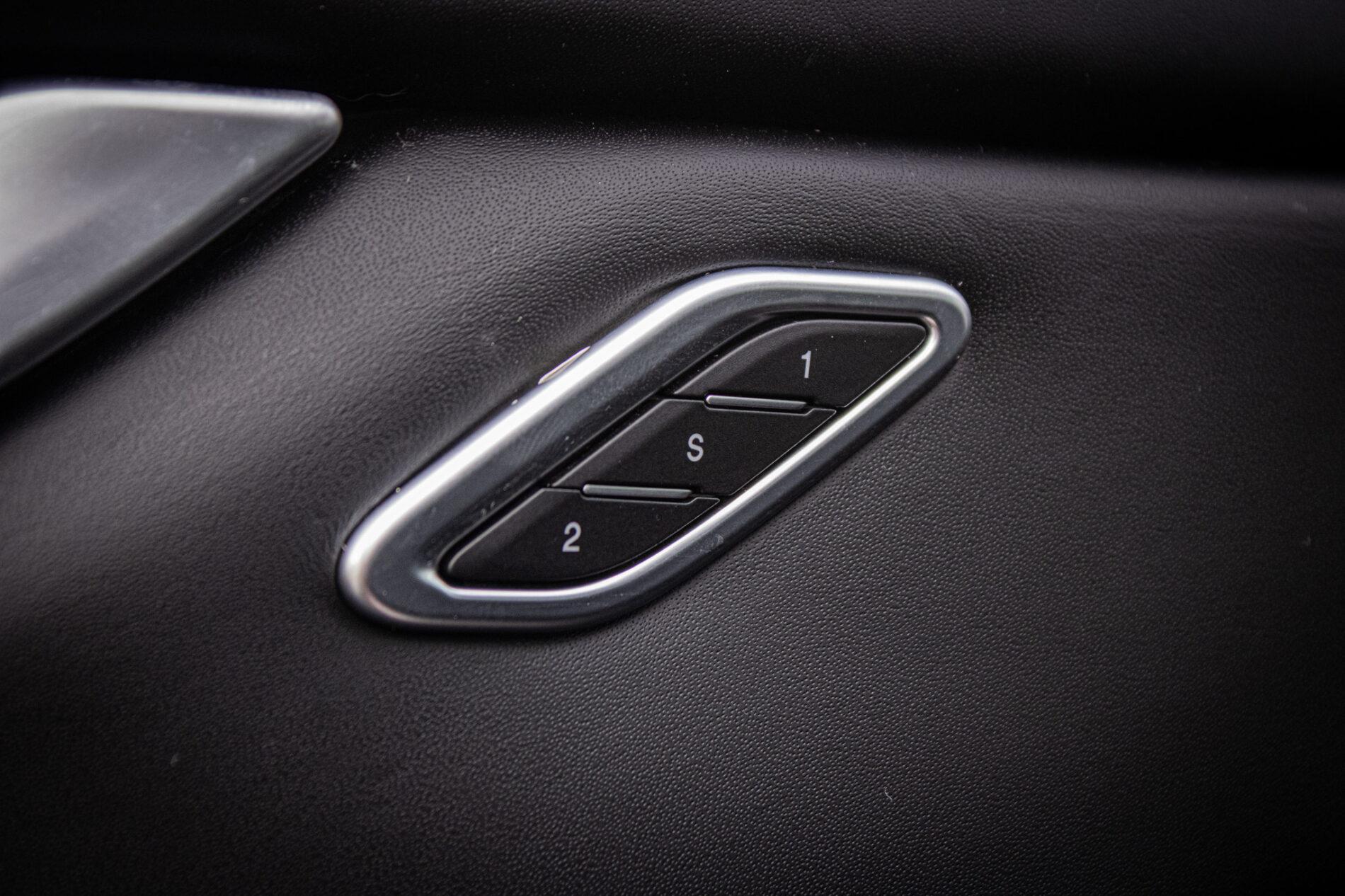 2014 Maserati Ghibli, červená sedan, 114 256 km