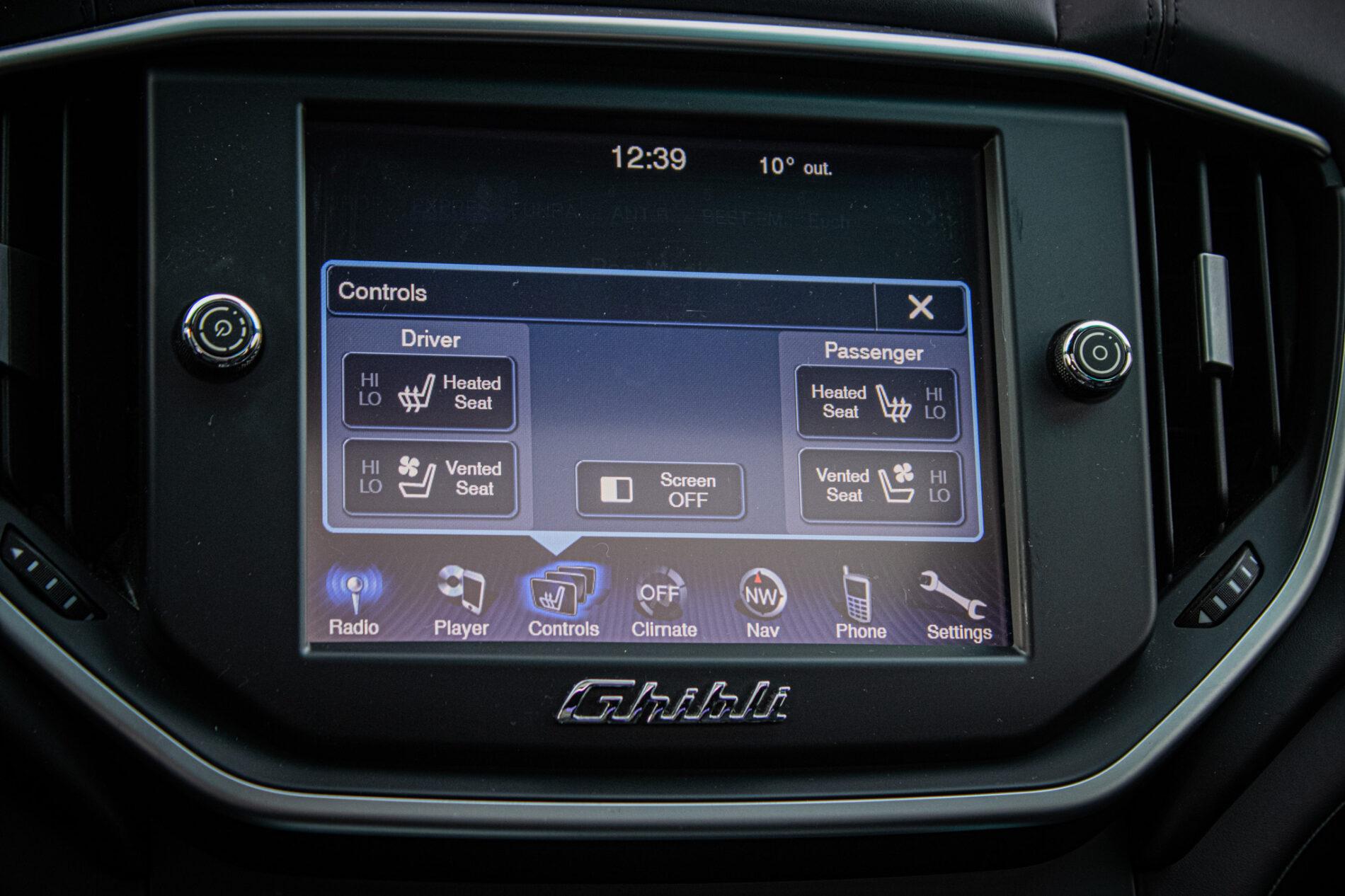 2014 Maserati Ghibli, červená sedan, 114 256 km