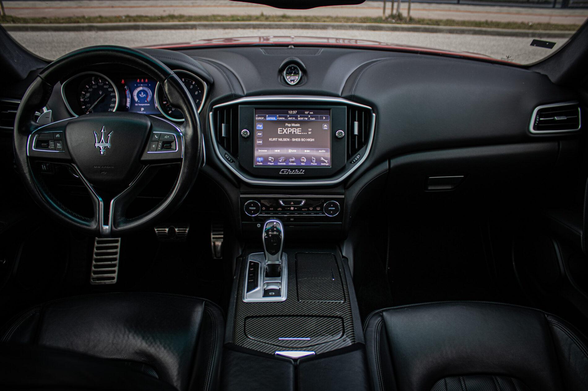 2014 Maserati Ghibli, červená sedan, 114 256 km