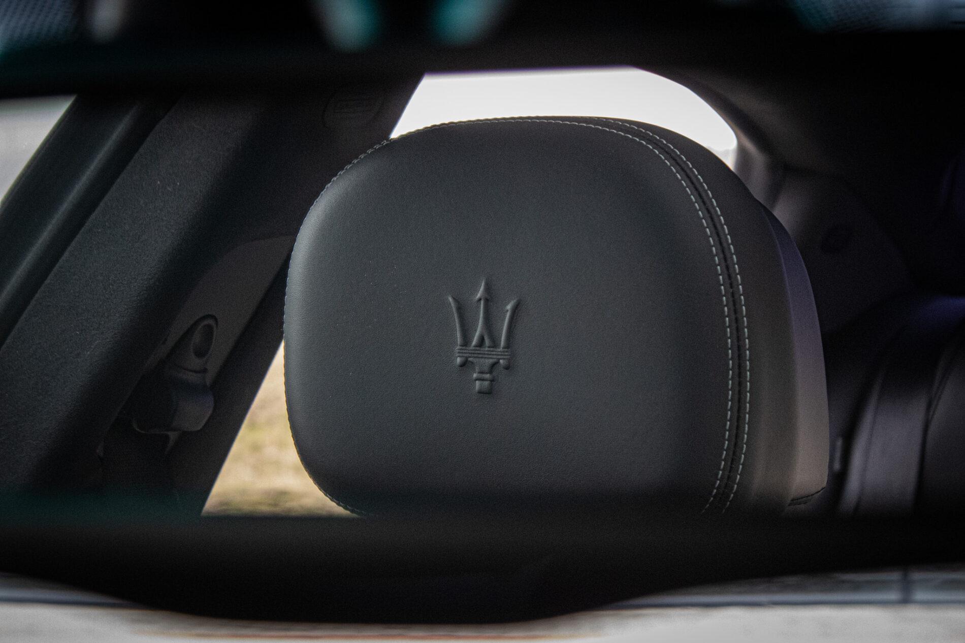 2014 Maserati Ghibli, červená sedan, 114 256 km