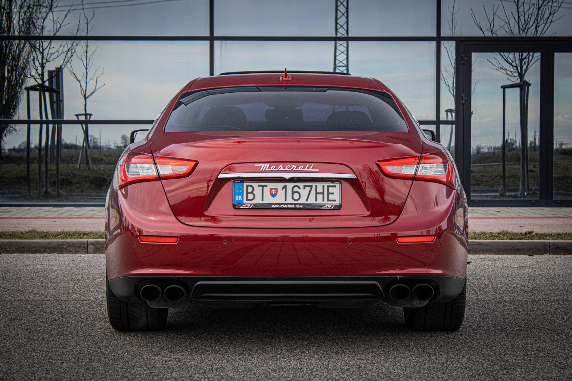2014 Maserati Ghibli, červená sedan, 114 256 km
