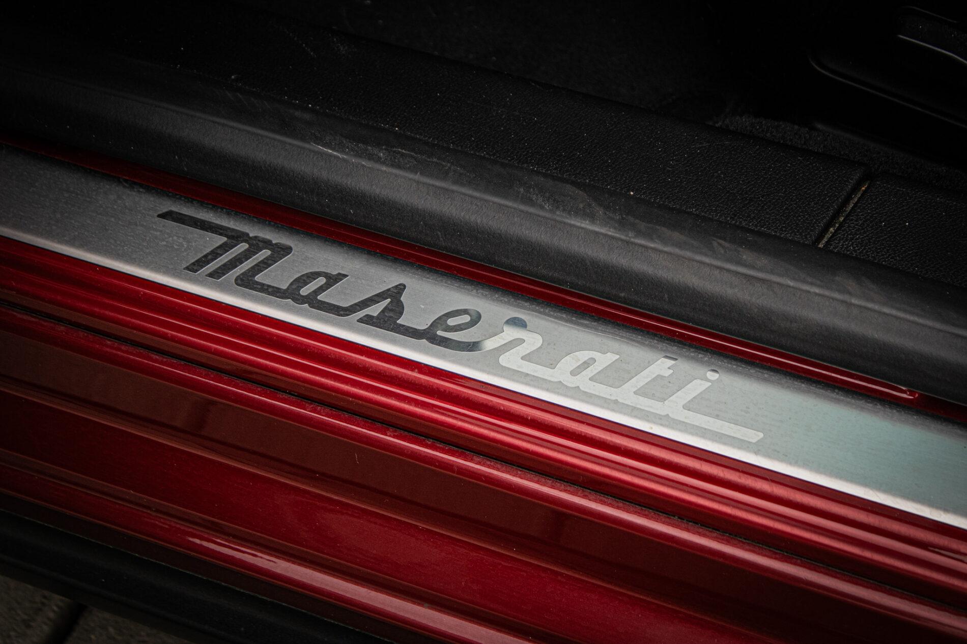 2014 Maserati Ghibli, červená sedan, 114 256 km
