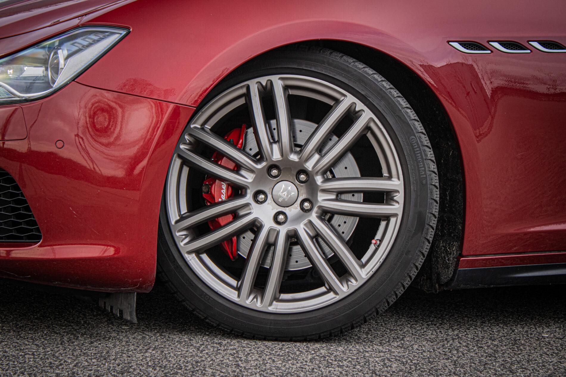 2014 Maserati Ghibli, červená sedan, 114 256 km