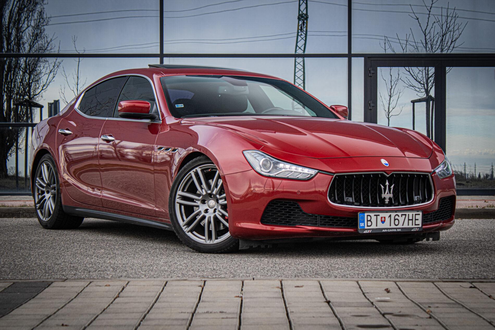 2014 Maserati Ghibli, červená sedan, 114 256 km