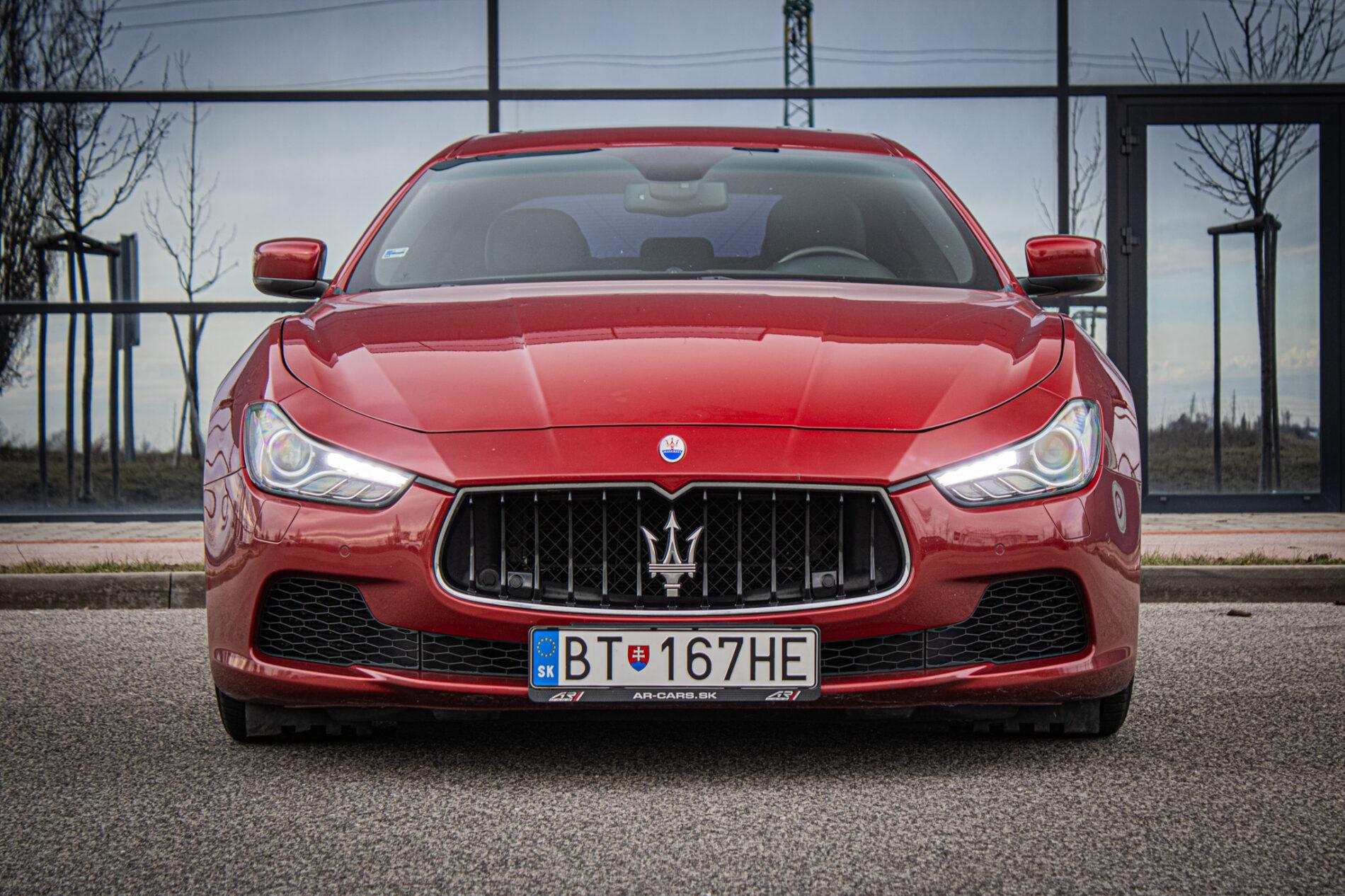 2014 Maserati Ghibli, červená sedan, 114 256 km