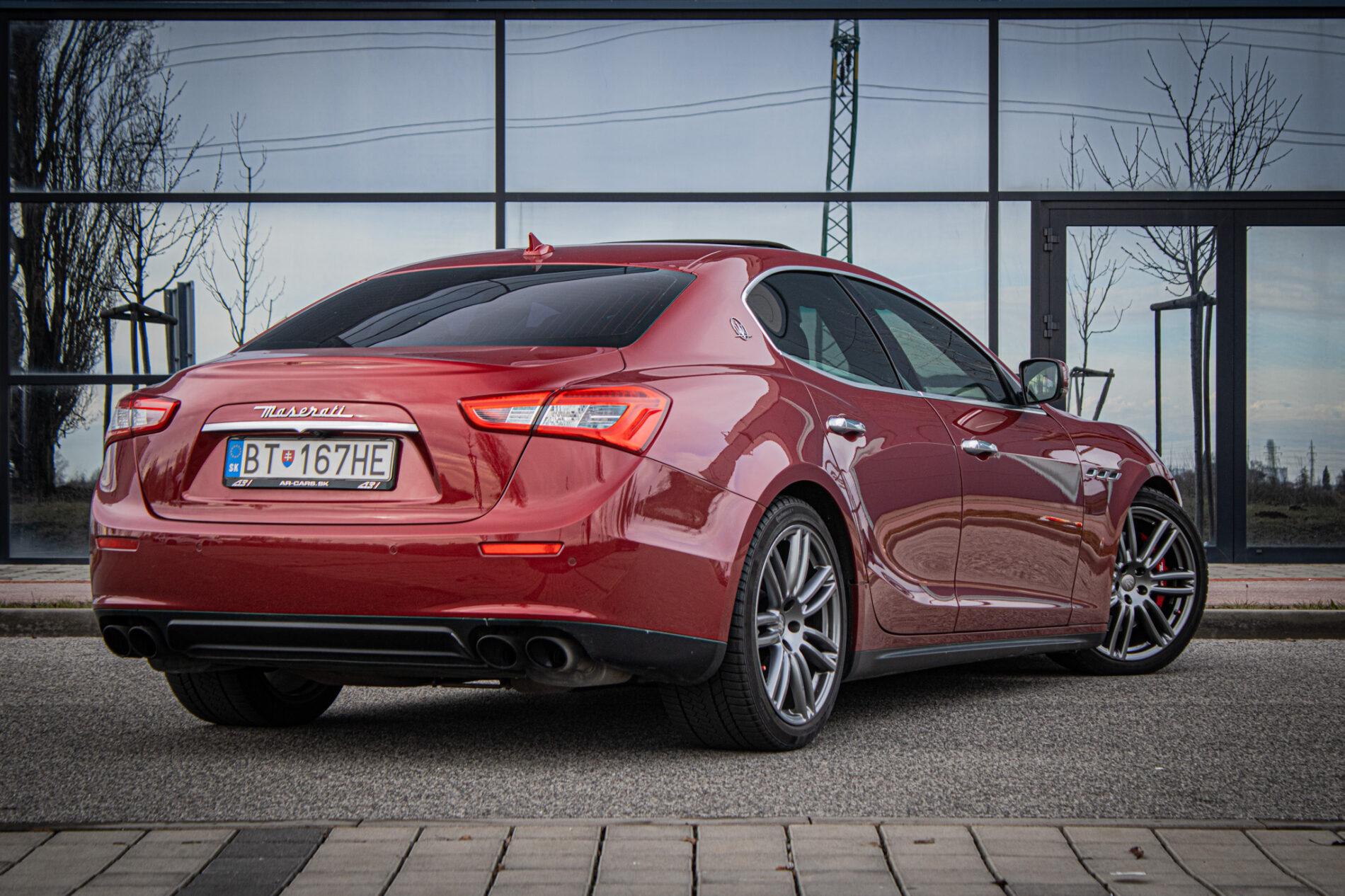 2014 Maserati Ghibli, červená sedan, 114 256 km