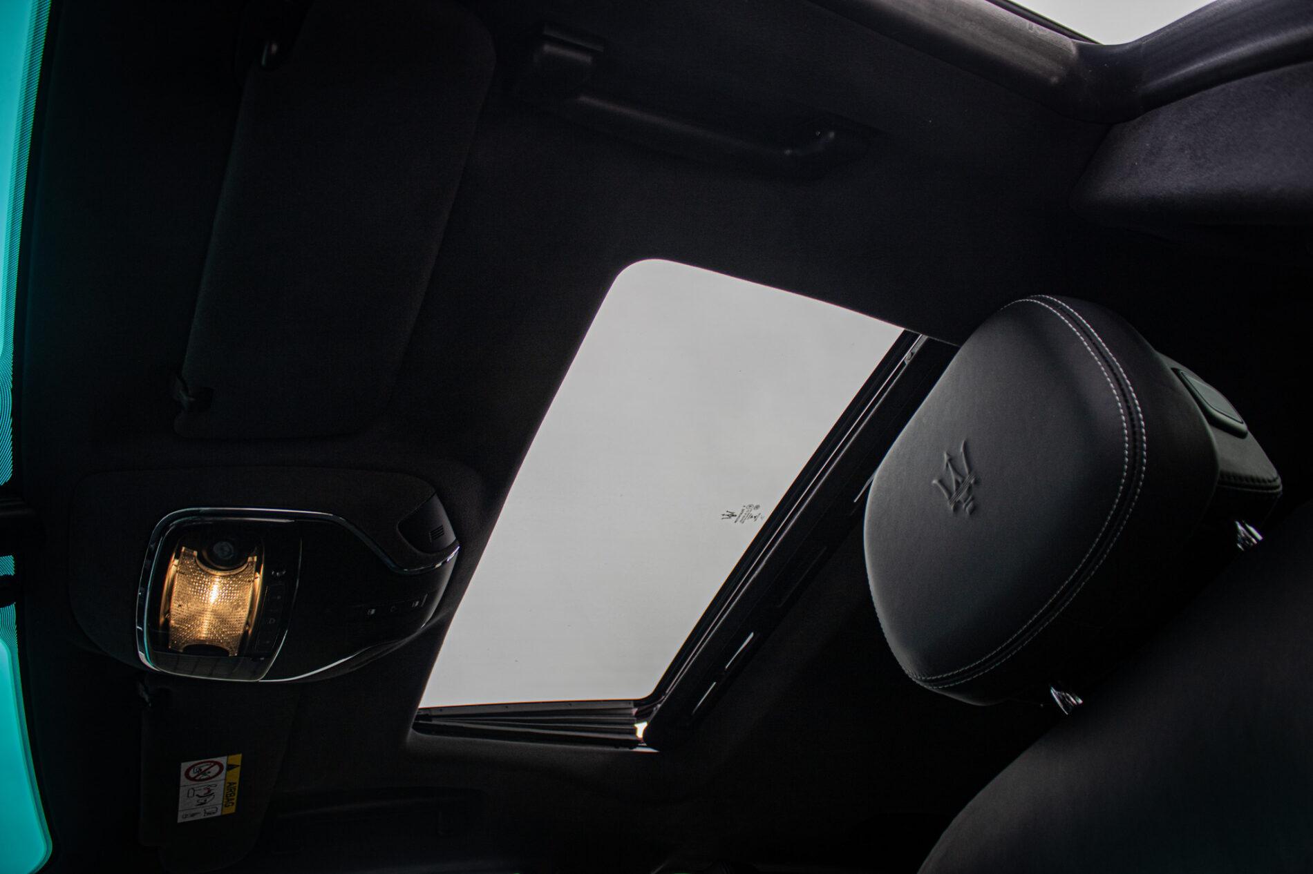 2014 Maserati Ghibli, červená sedan, 114 256 km