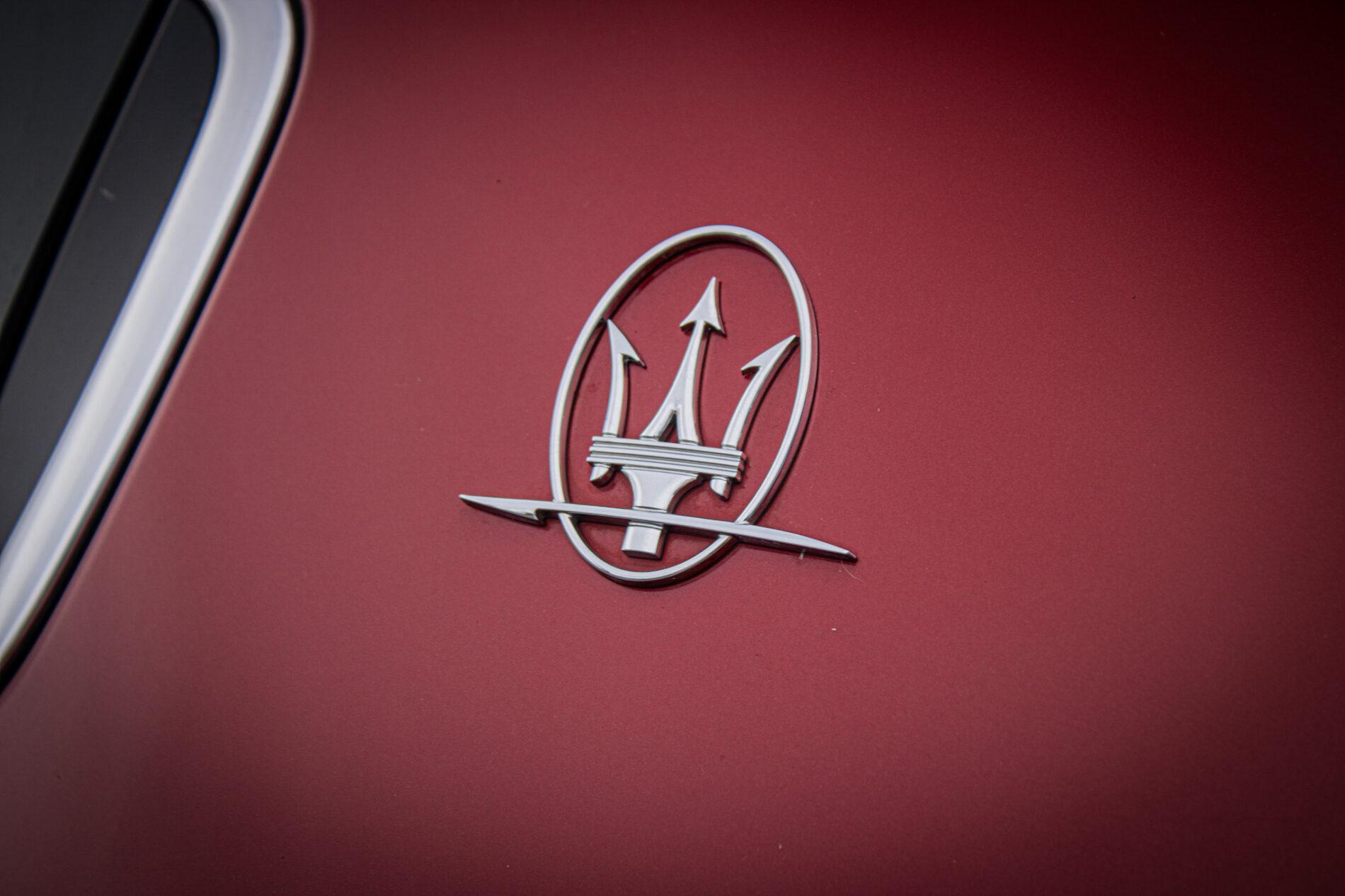 2014 Maserati Ghibli, červená sedan, 114 256 km