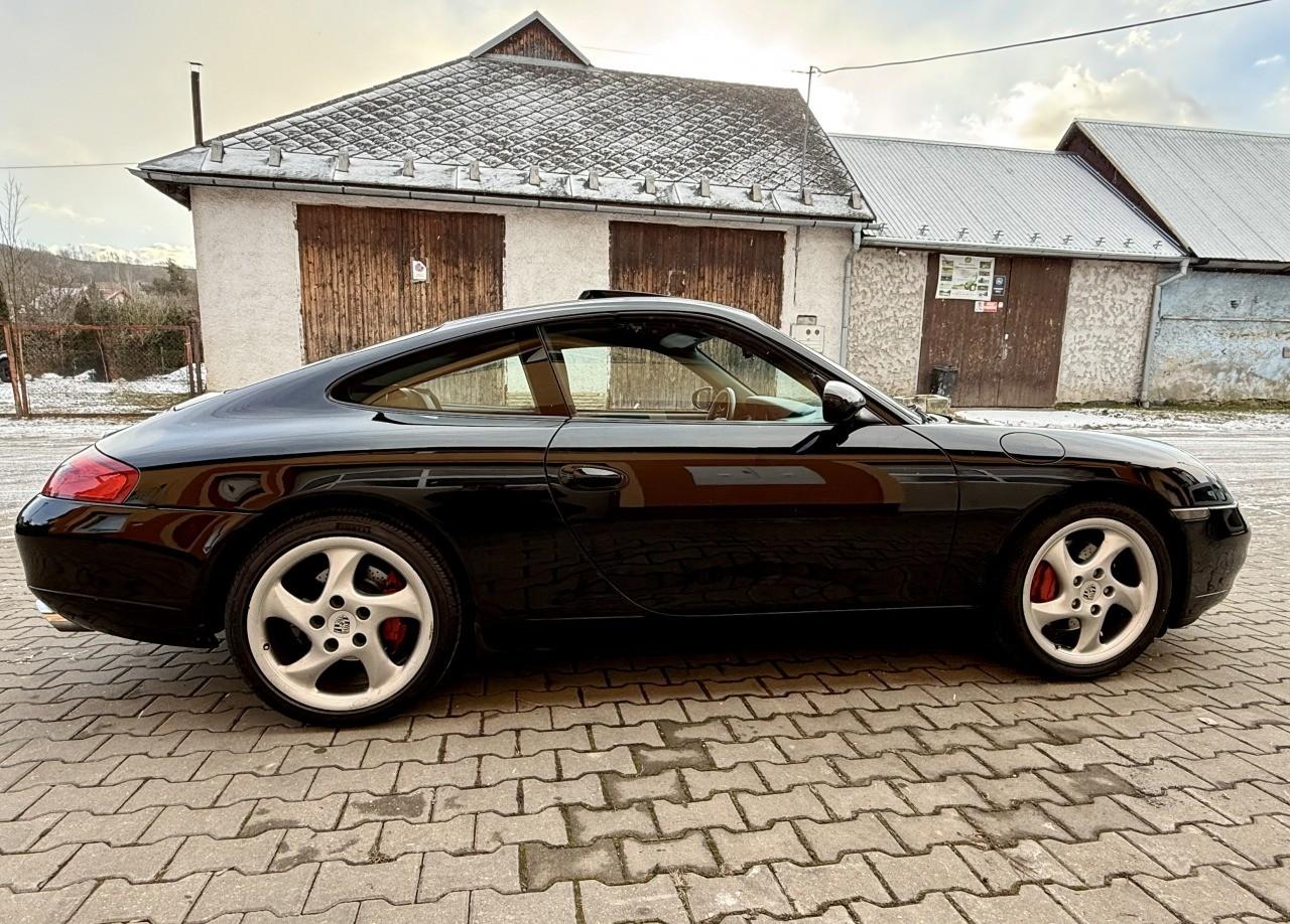 2001 Porsche 996 Carrera / 4, černá kupé, 141 977 km