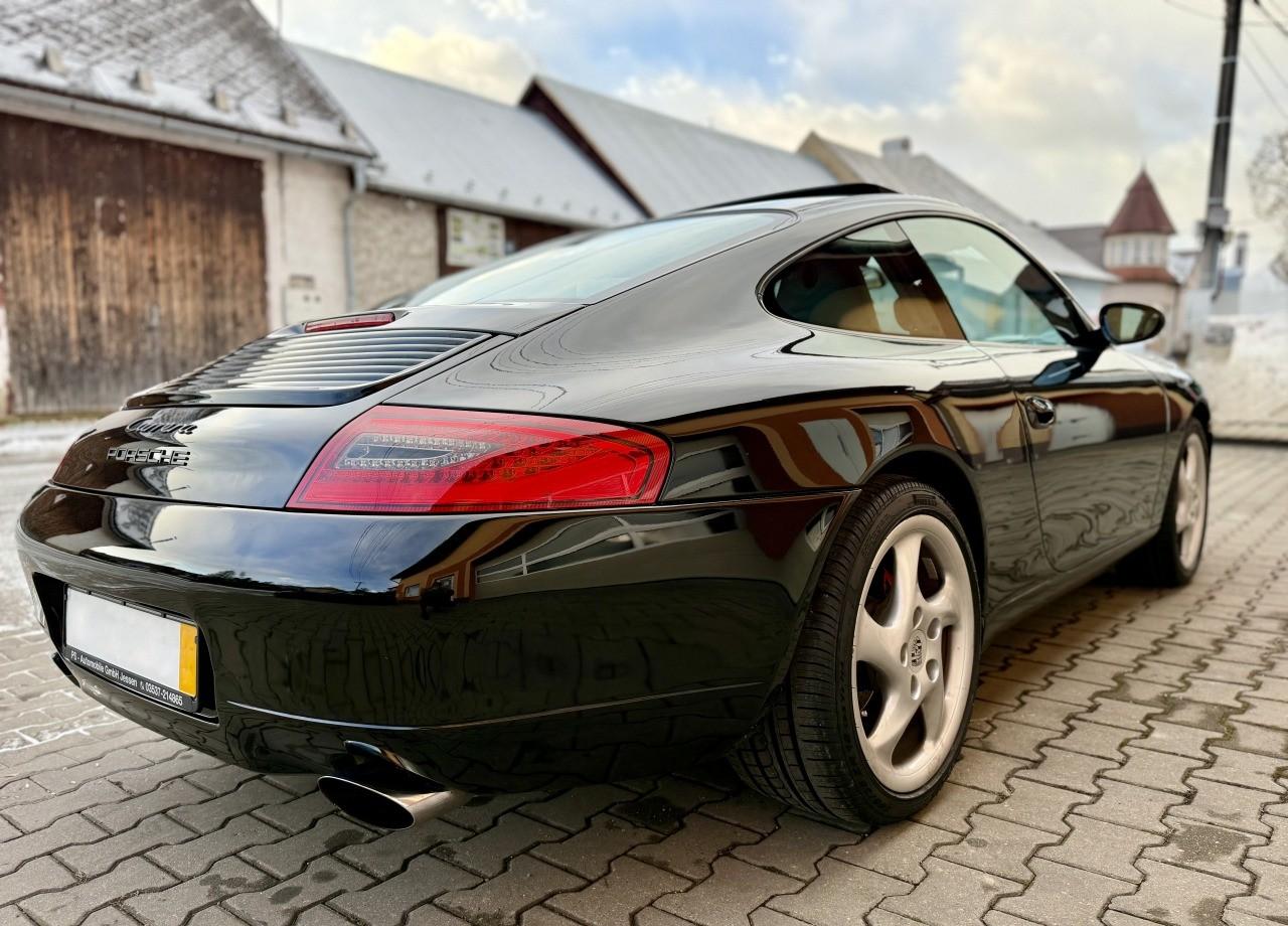 2001 Porsche 996 Carrera / 4, černá kupé, 141 977 km