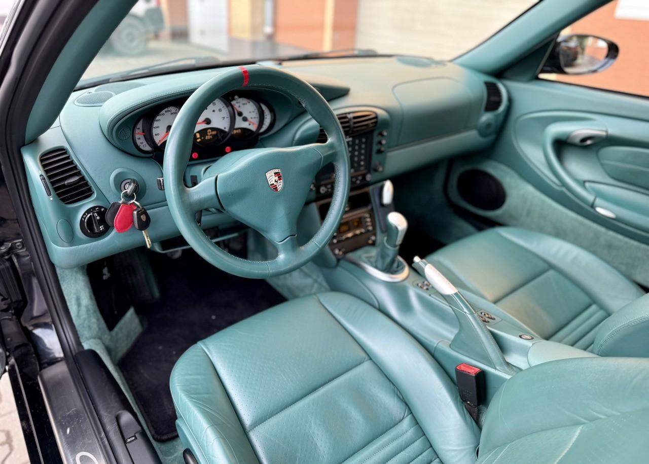 2001 Porsche 996 Carrera / 4, černá kupé, 141 977 km