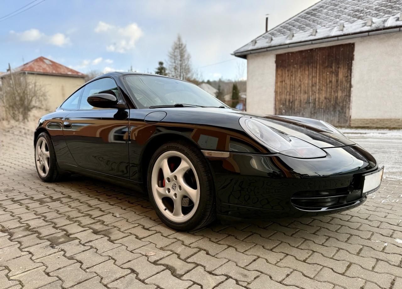 2001 Porsche 996 Carrera / 4, černá kupé, 141 977 km