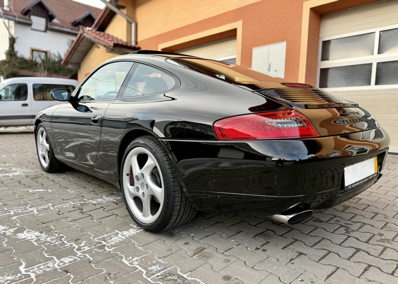 2001 Porsche 996 Carrera / 4, černá kupé, 141 977 km