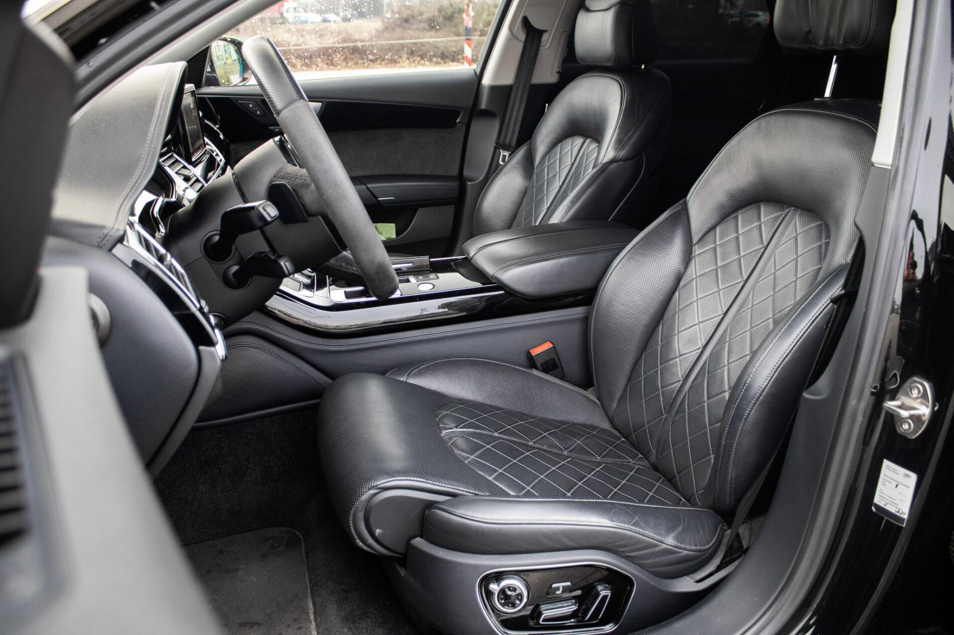 2016 AUDI A8, černá sedan, 186 825 km