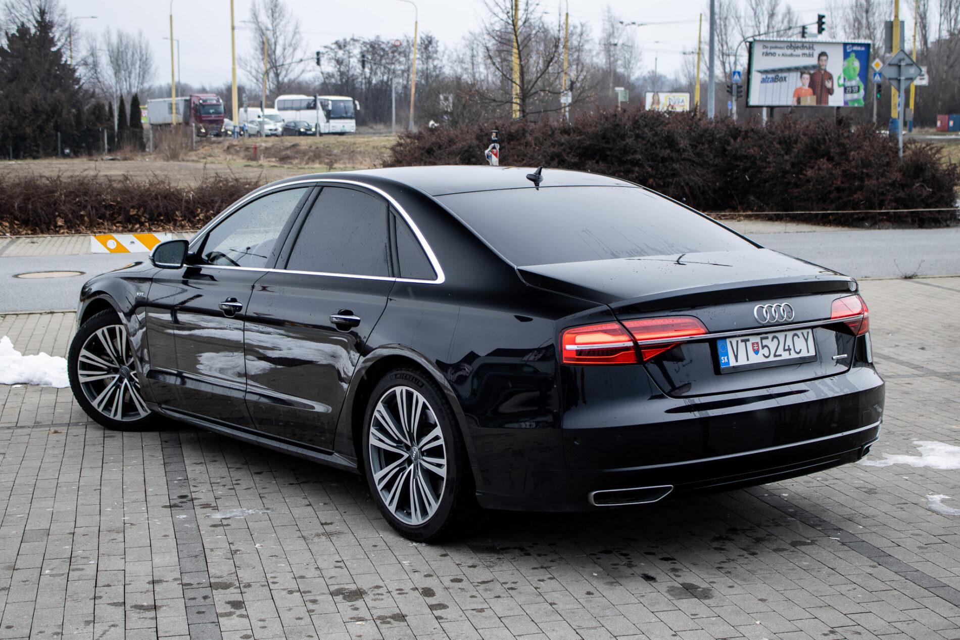 2016 AUDI A8, černá sedan, 186 825 km