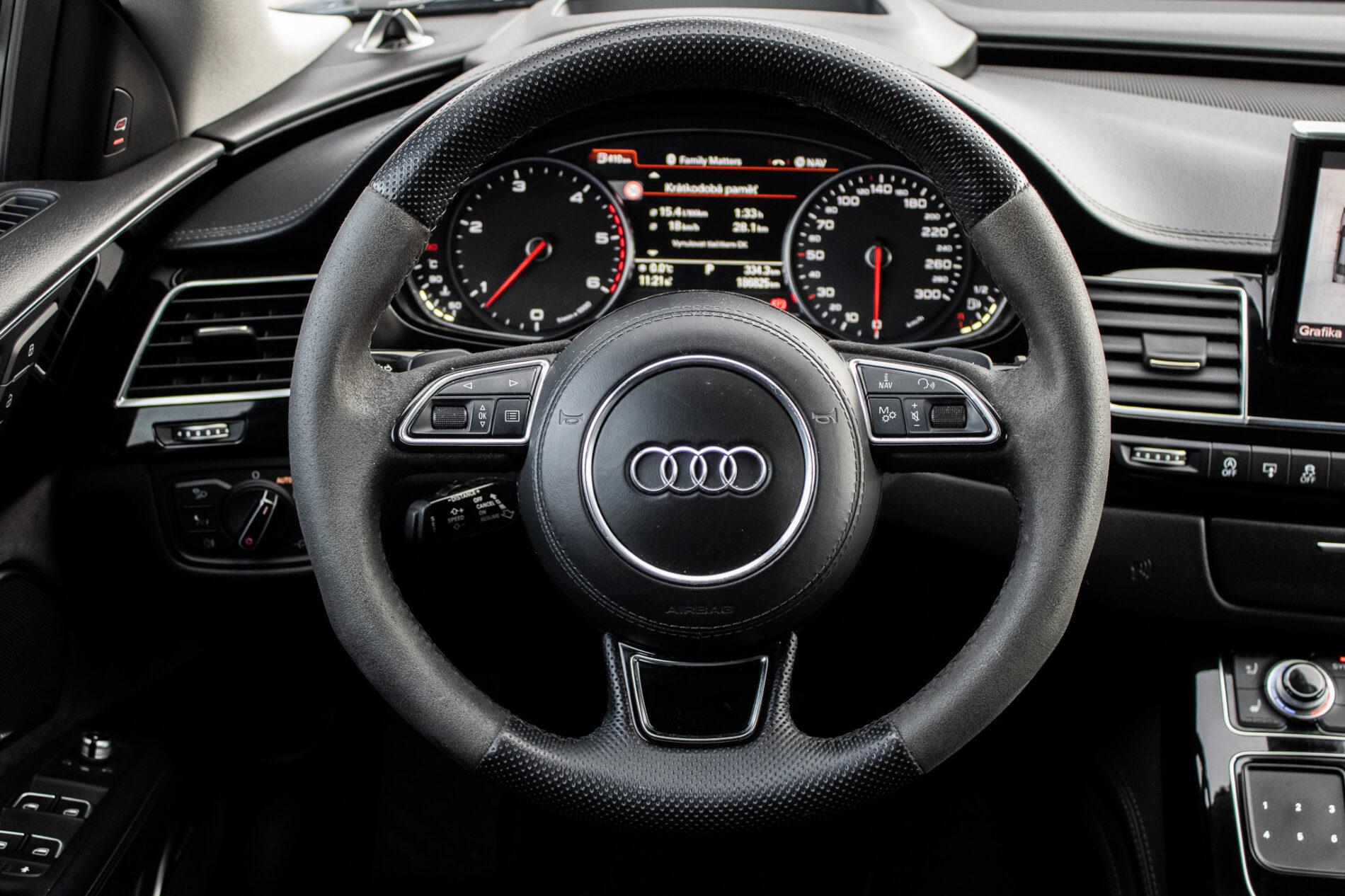 2016 AUDI A8, černá sedan, 186 825 km