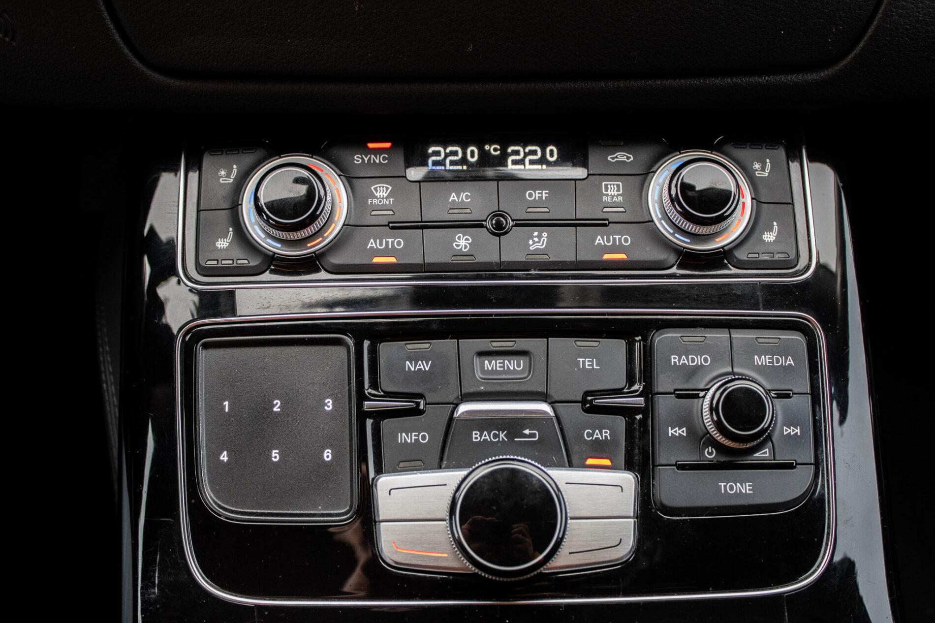 2016 AUDI A8, černá sedan, 186 825 km