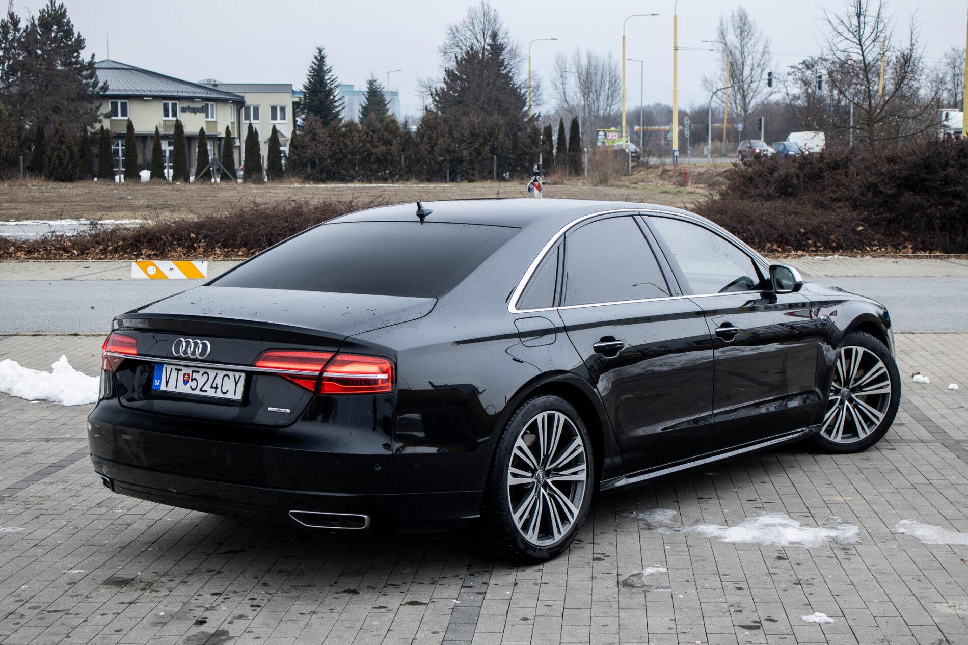 2016 AUDI A8, černá sedan, 186 825 km