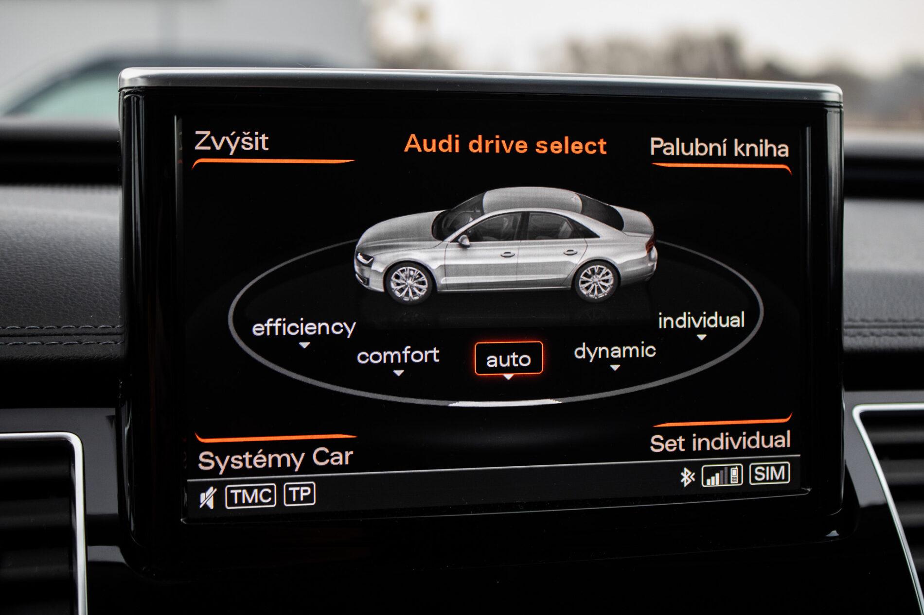 2016 AUDI A8, černá sedan, 186 825 km