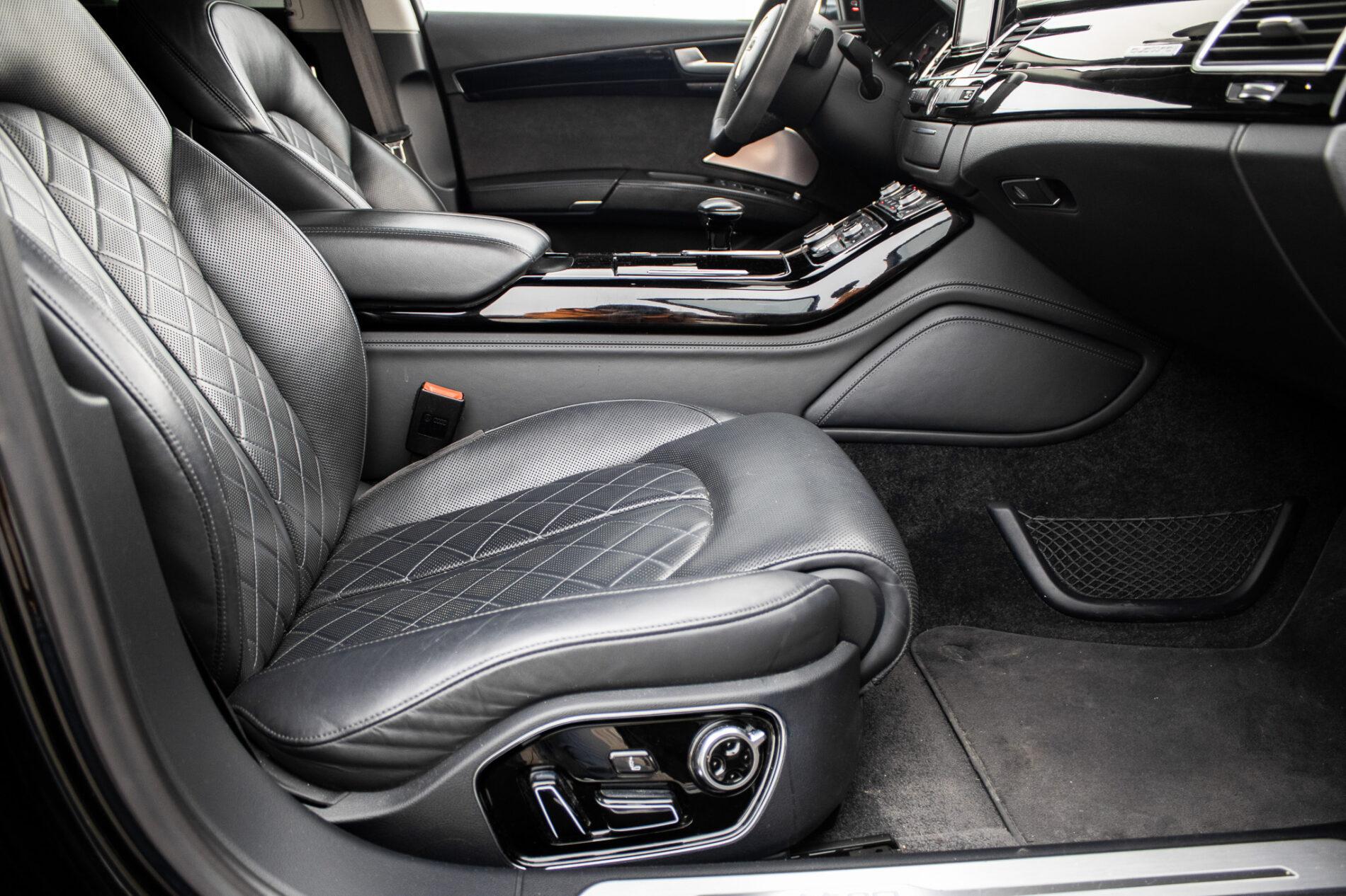 2016 AUDI A8, černá sedan, 186 825 km