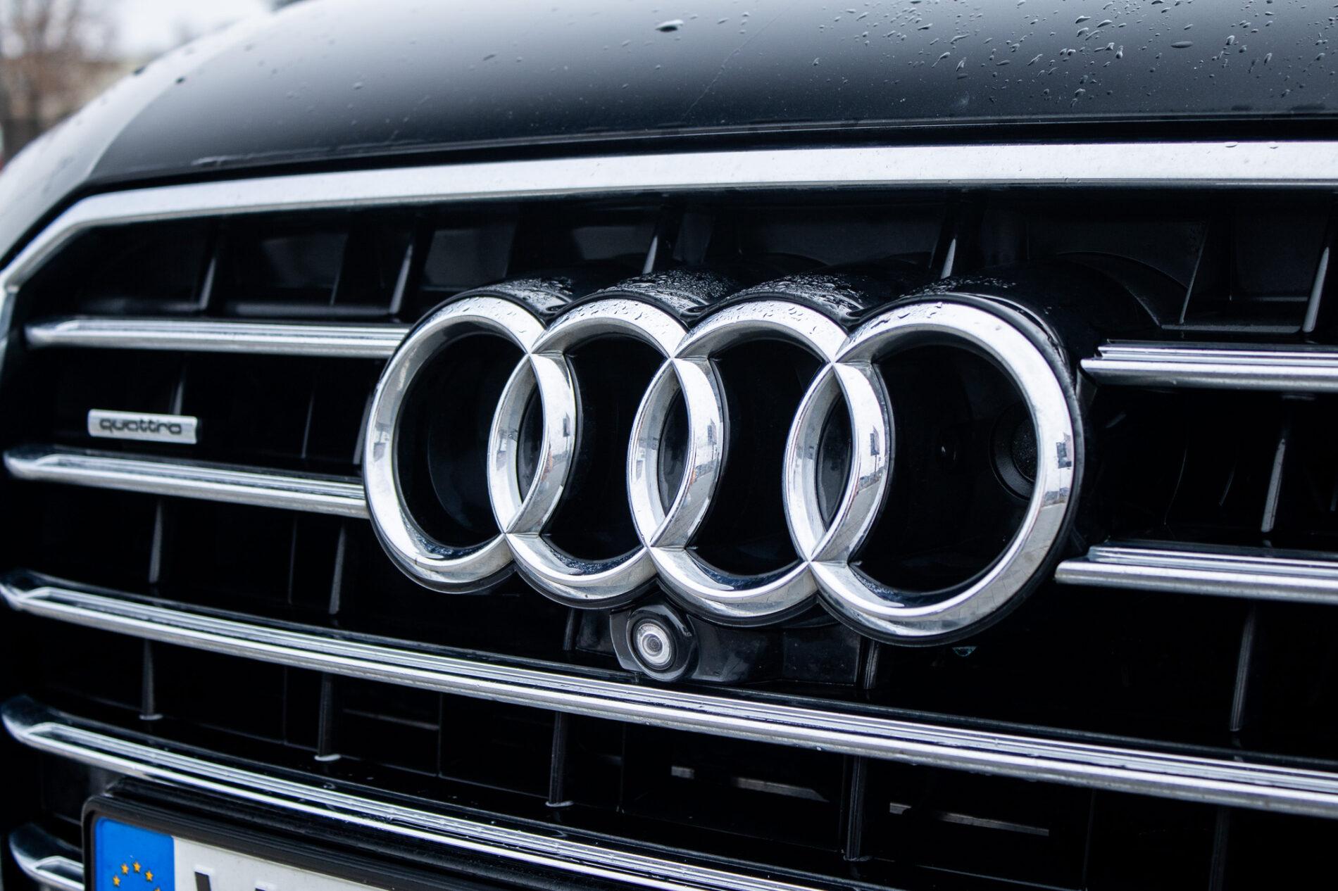 2016 AUDI A8, černá sedan, 186 825 km