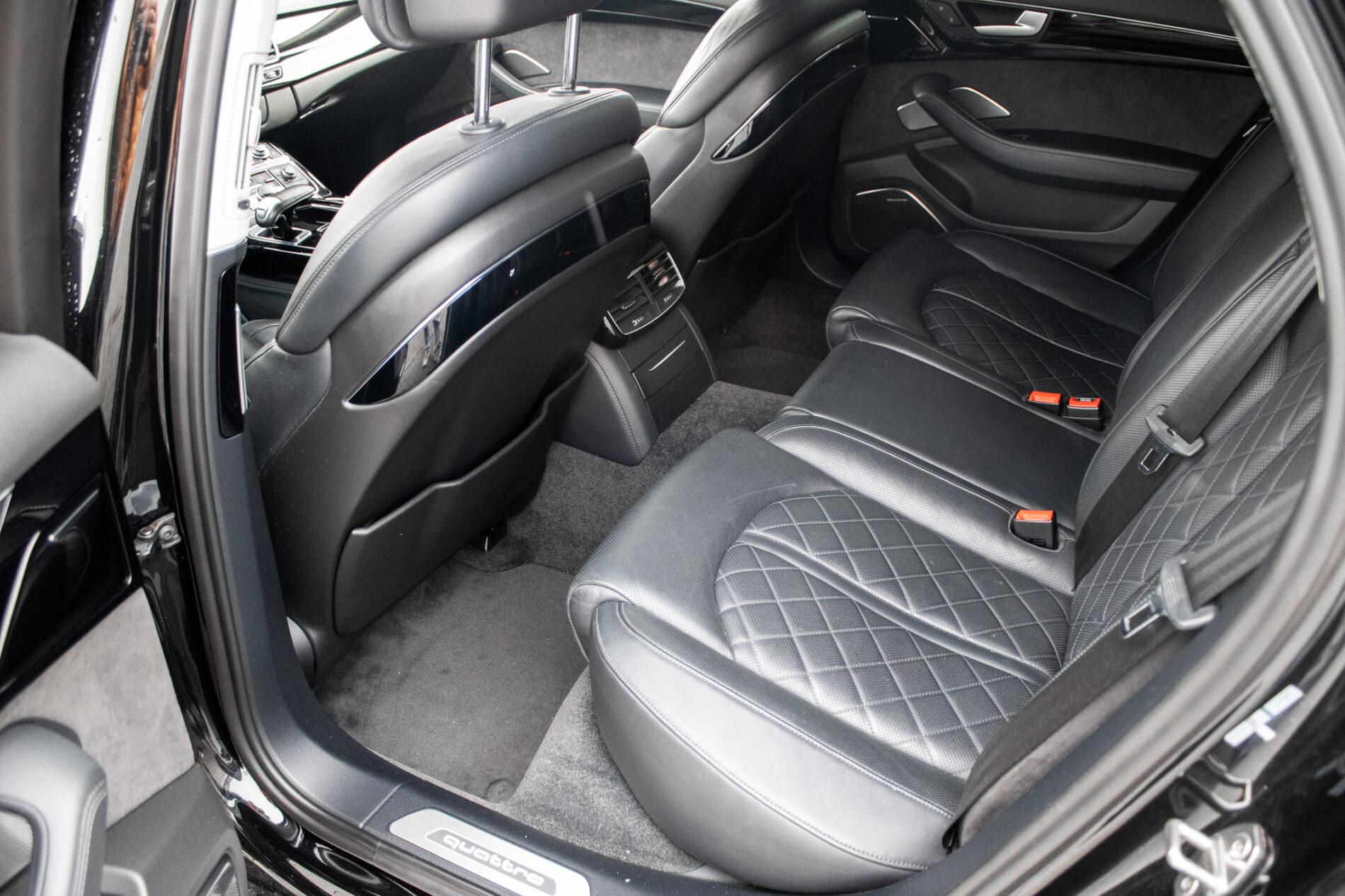 2016 AUDI A8, černá sedan, 186 825 km