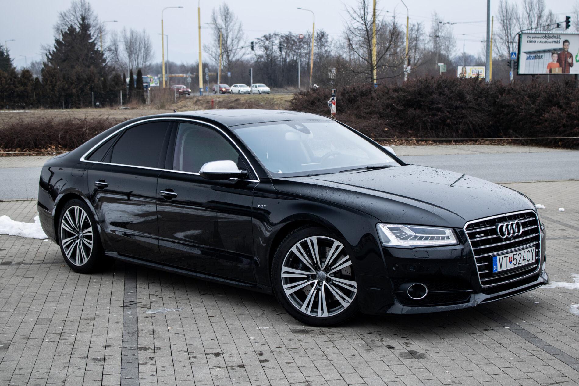 2016 AUDI A8, černá sedan, 186 825 km