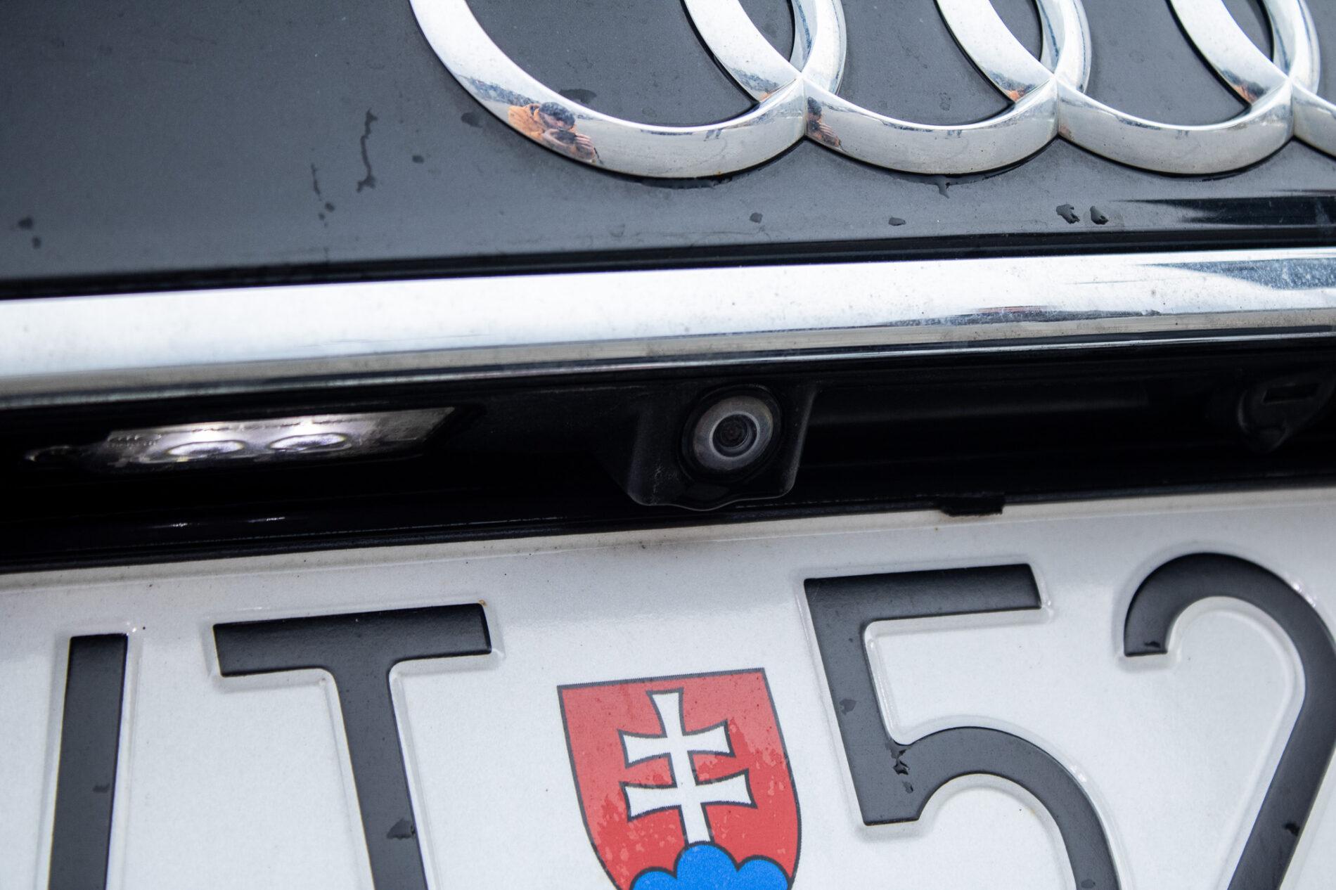 2016 AUDI A8, černá sedan, 186 825 km