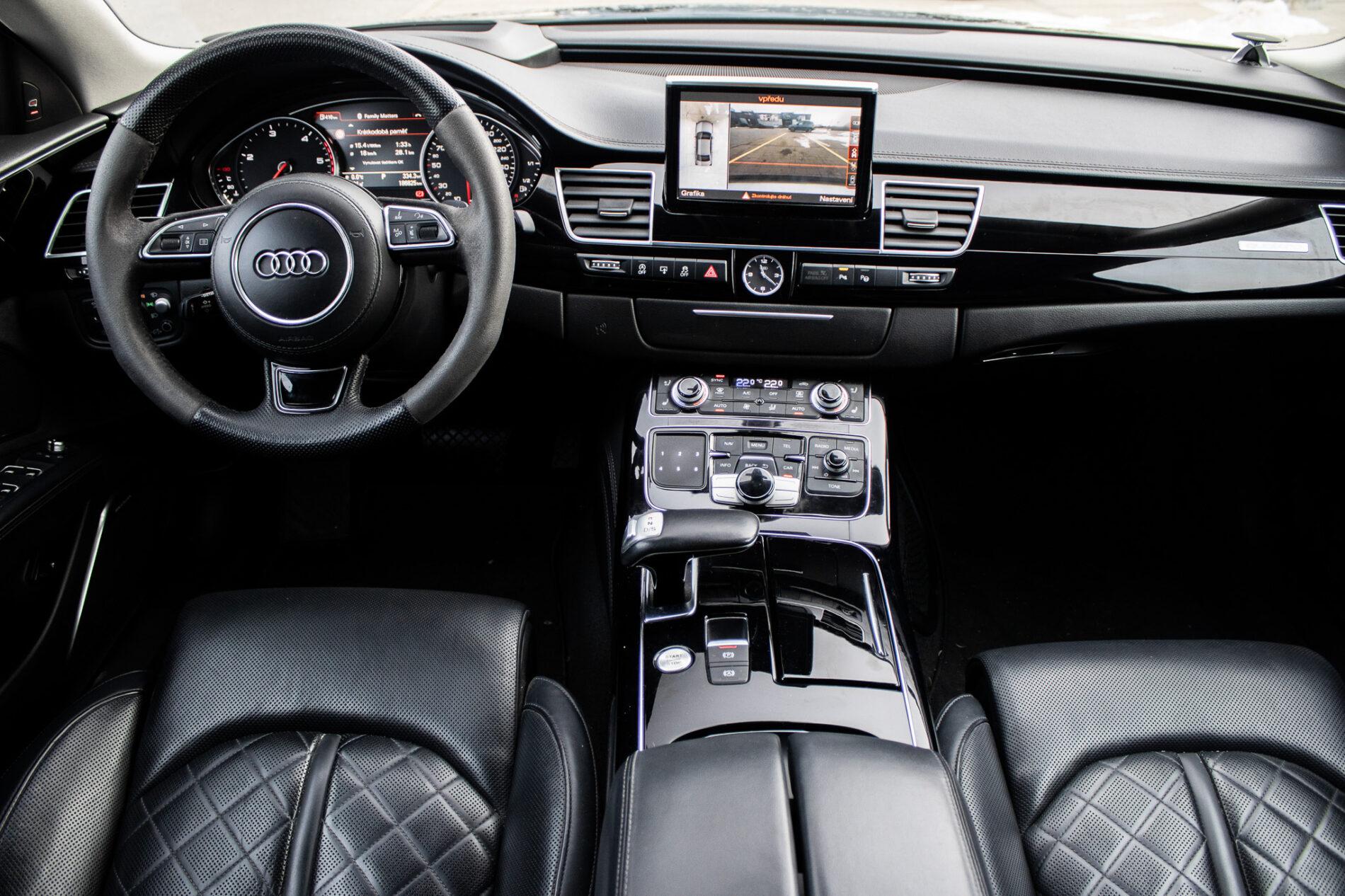 2016 AUDI A8, černá sedan, 186 825 km
