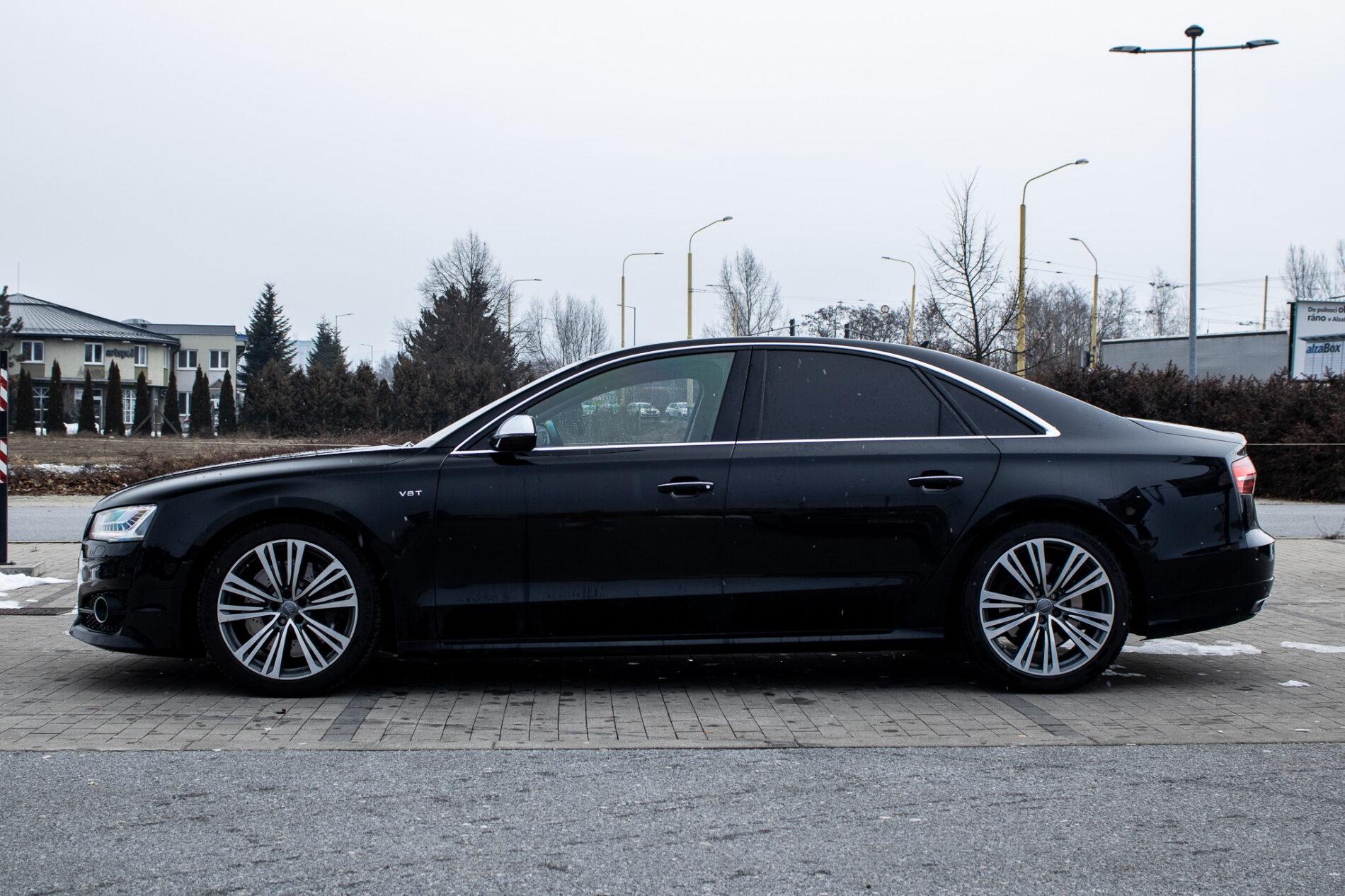 2016 AUDI A8, černá sedan, 186 825 km