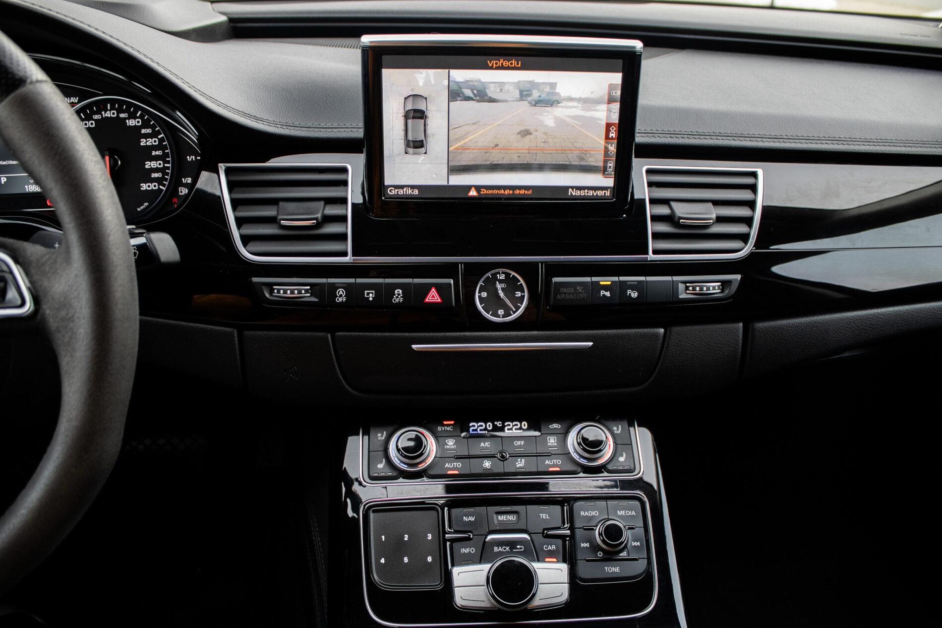 2016 AUDI A8, černá sedan, 186 825 km