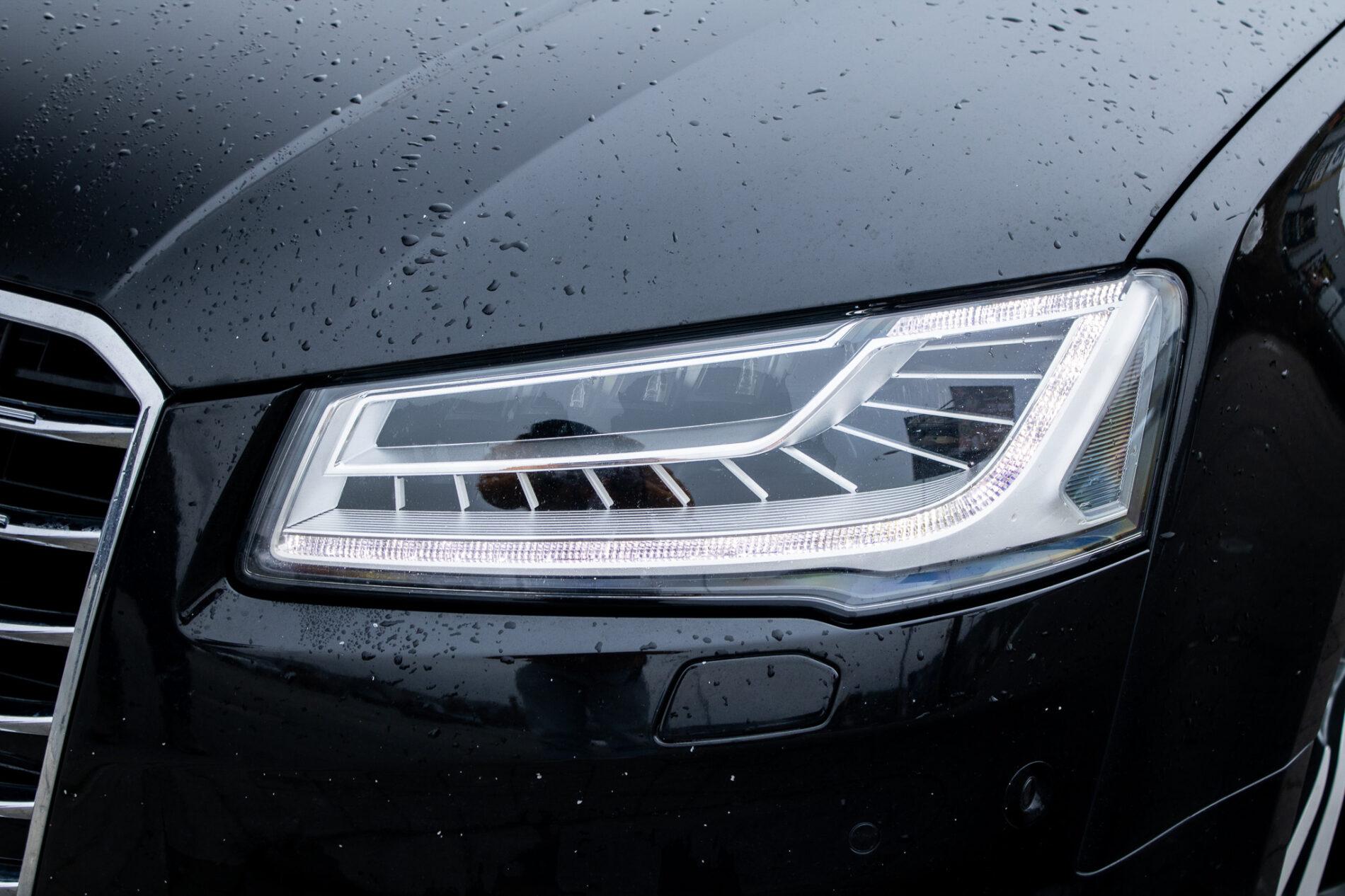 2016 AUDI A8, černá sedan, 186 825 km