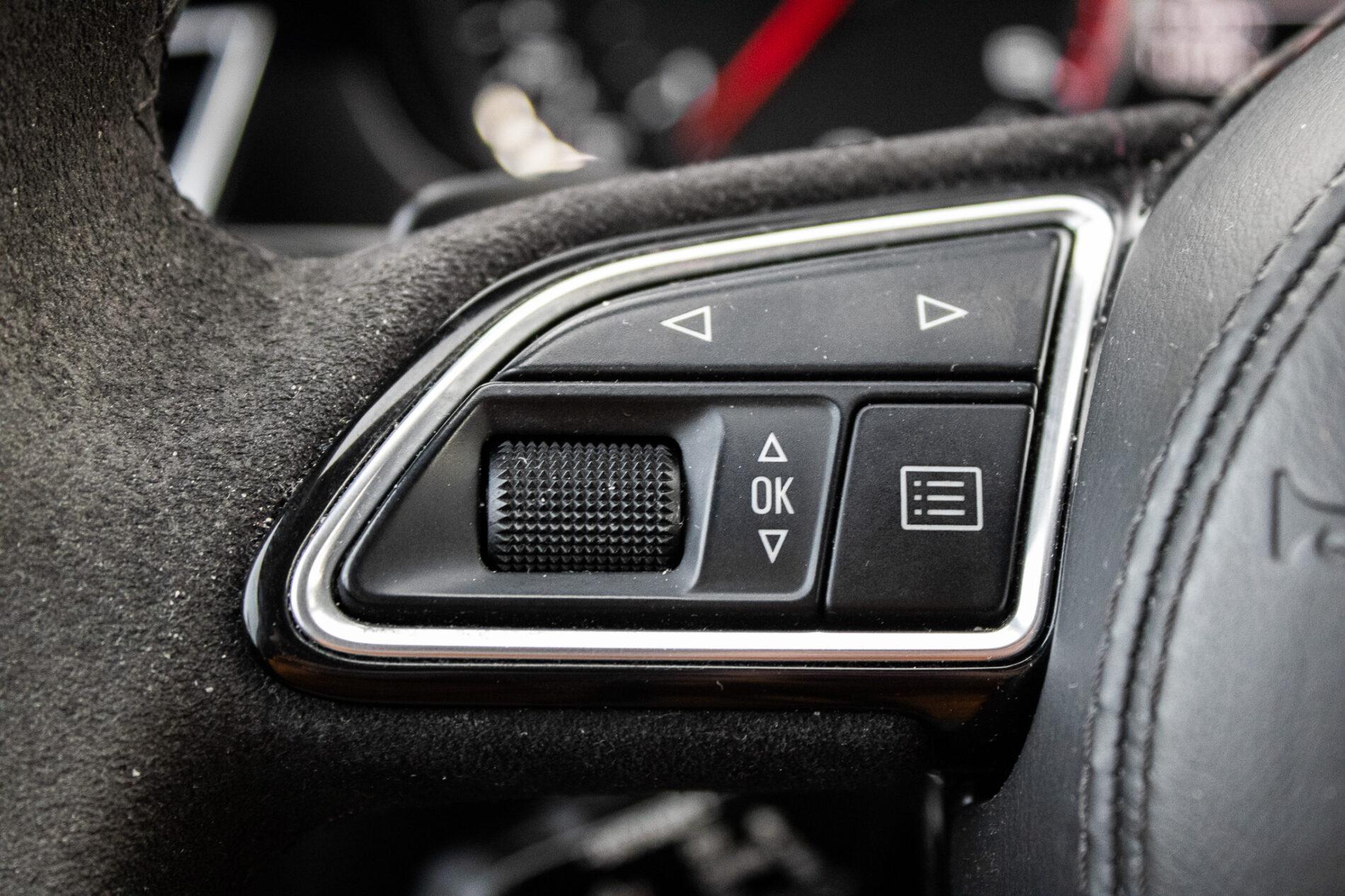 2016 AUDI A8, černá sedan, 186 825 km