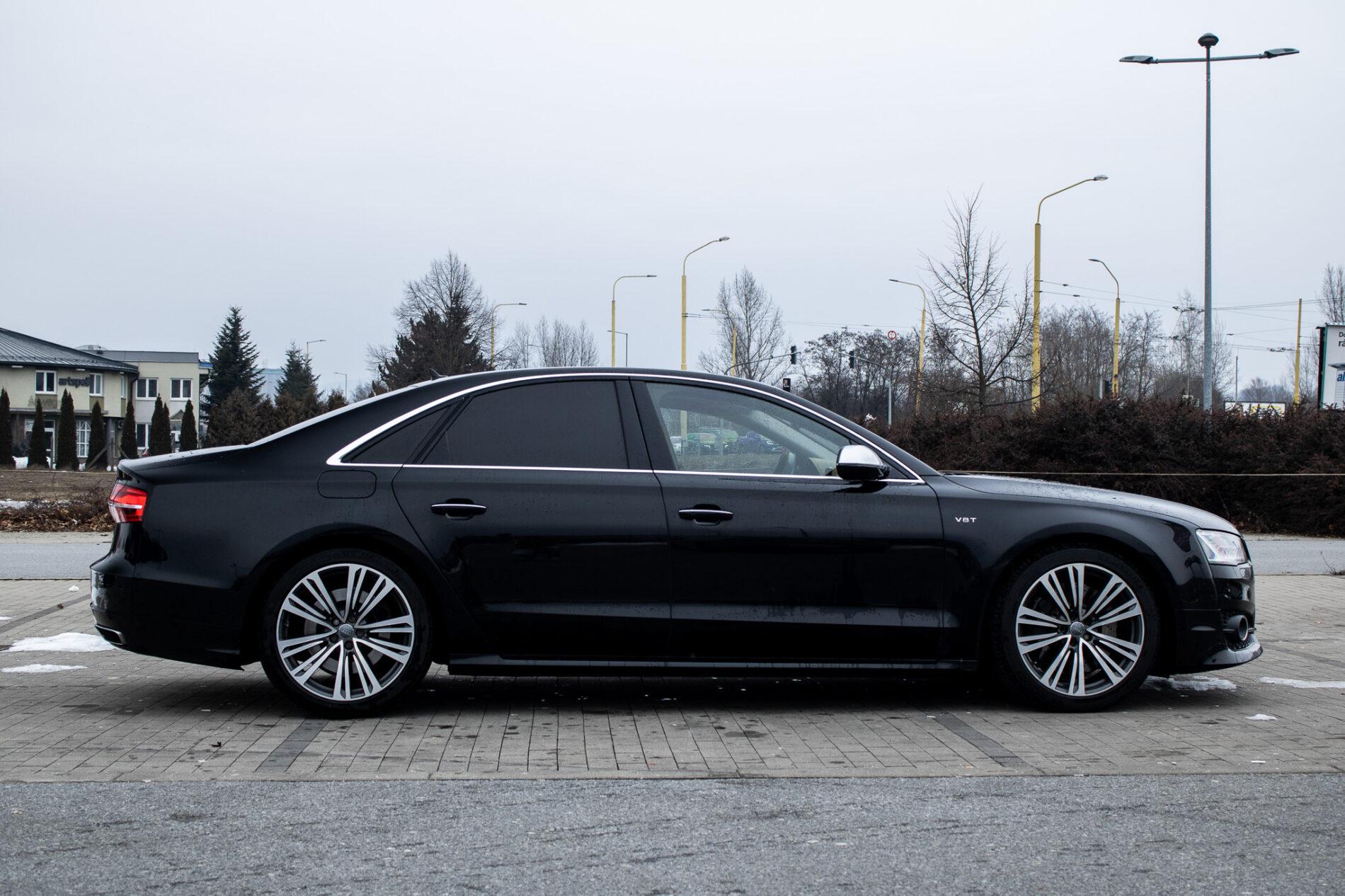 2016 AUDI A8, černá sedan, 186 825 km