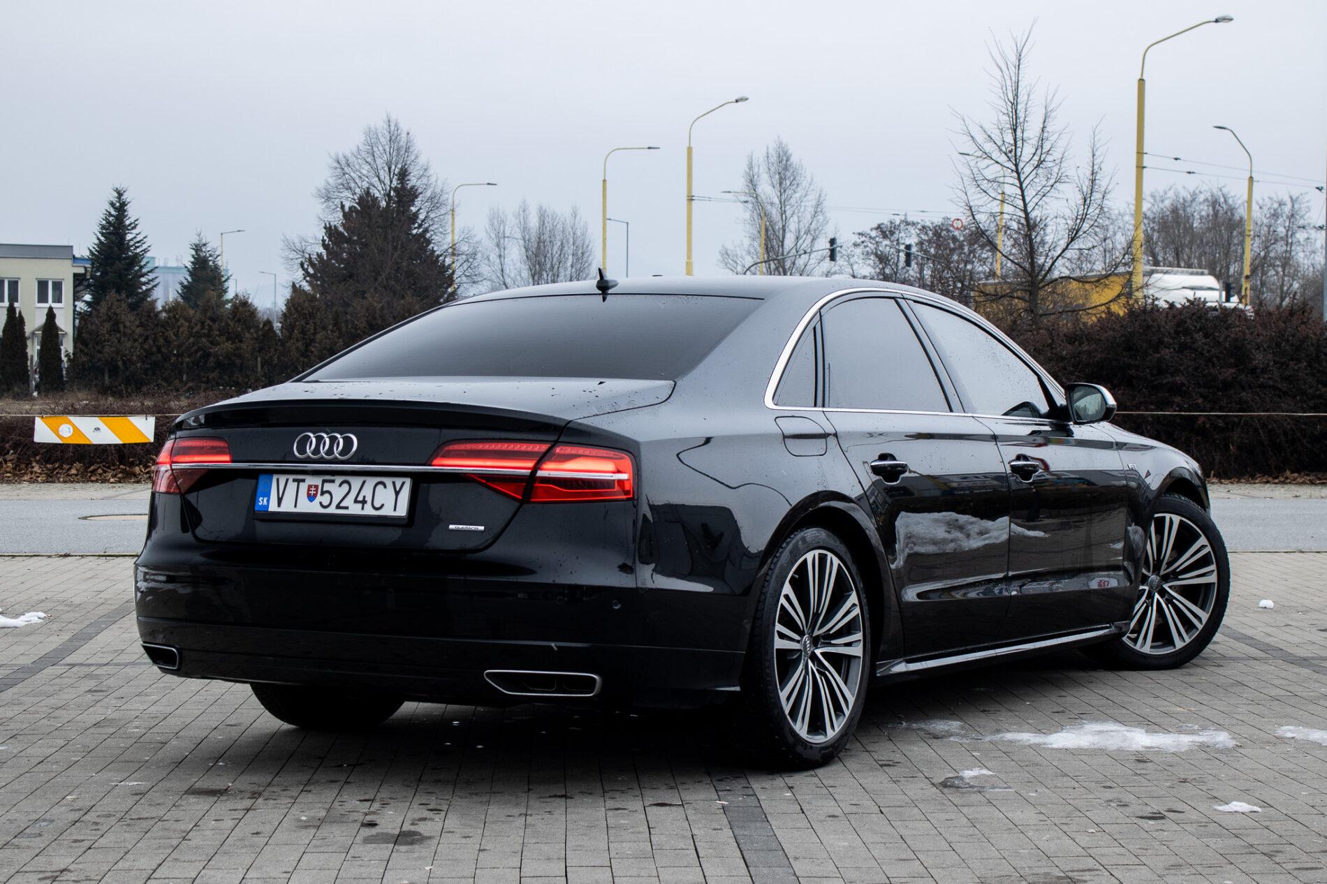 2016 AUDI A8, černá sedan, 186 825 km