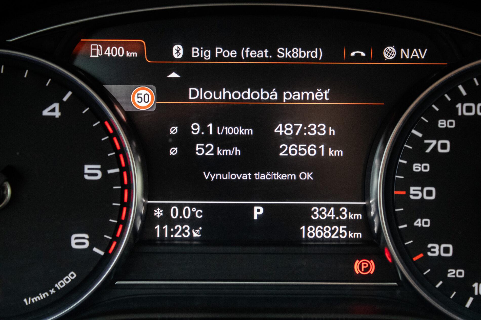 2016 AUDI A8, černá sedan, 186 825 km