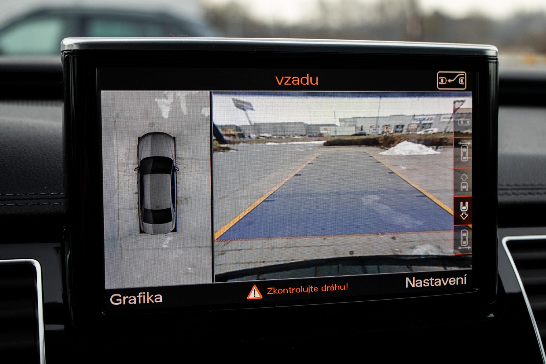 2016 AUDI A8, černá sedan, 186 825 km